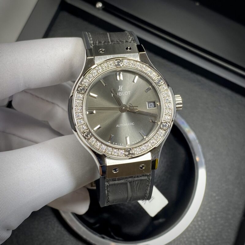 ĐỒNG HỒ HUBLOT CLASSIC FUSION NIỀNG KIM CƯƠNG MOISSANITE 38MM