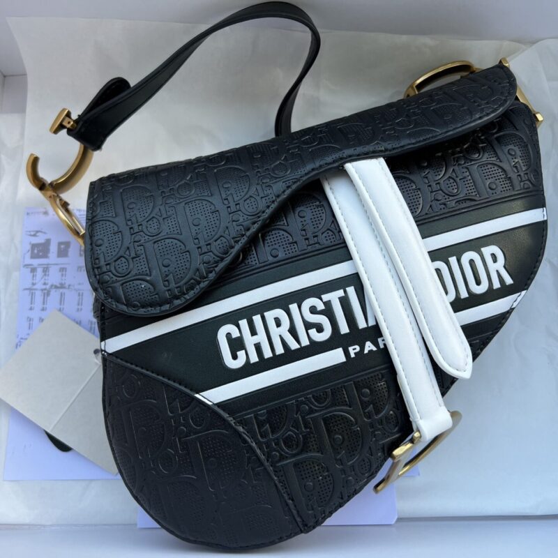 TÚI CẮP NÁCH DIOR SADDLE BAG YÊN NGỰA MÀU ĐEN HỌA TIẾT DIOR NỔI SIÊU CẤP