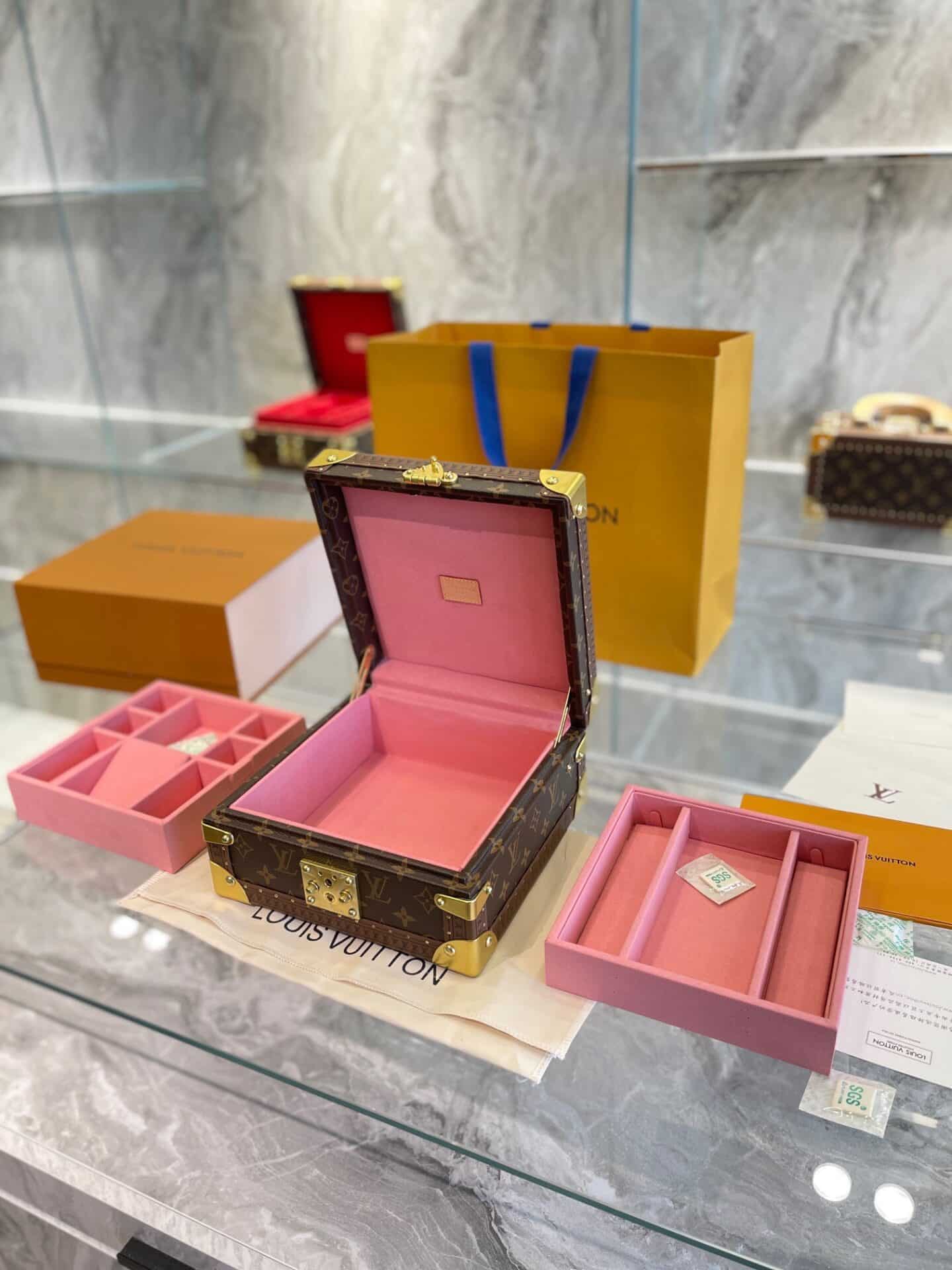 z3925056696268_bbf5c7ed5405ca29c2dabe78400b2c2b