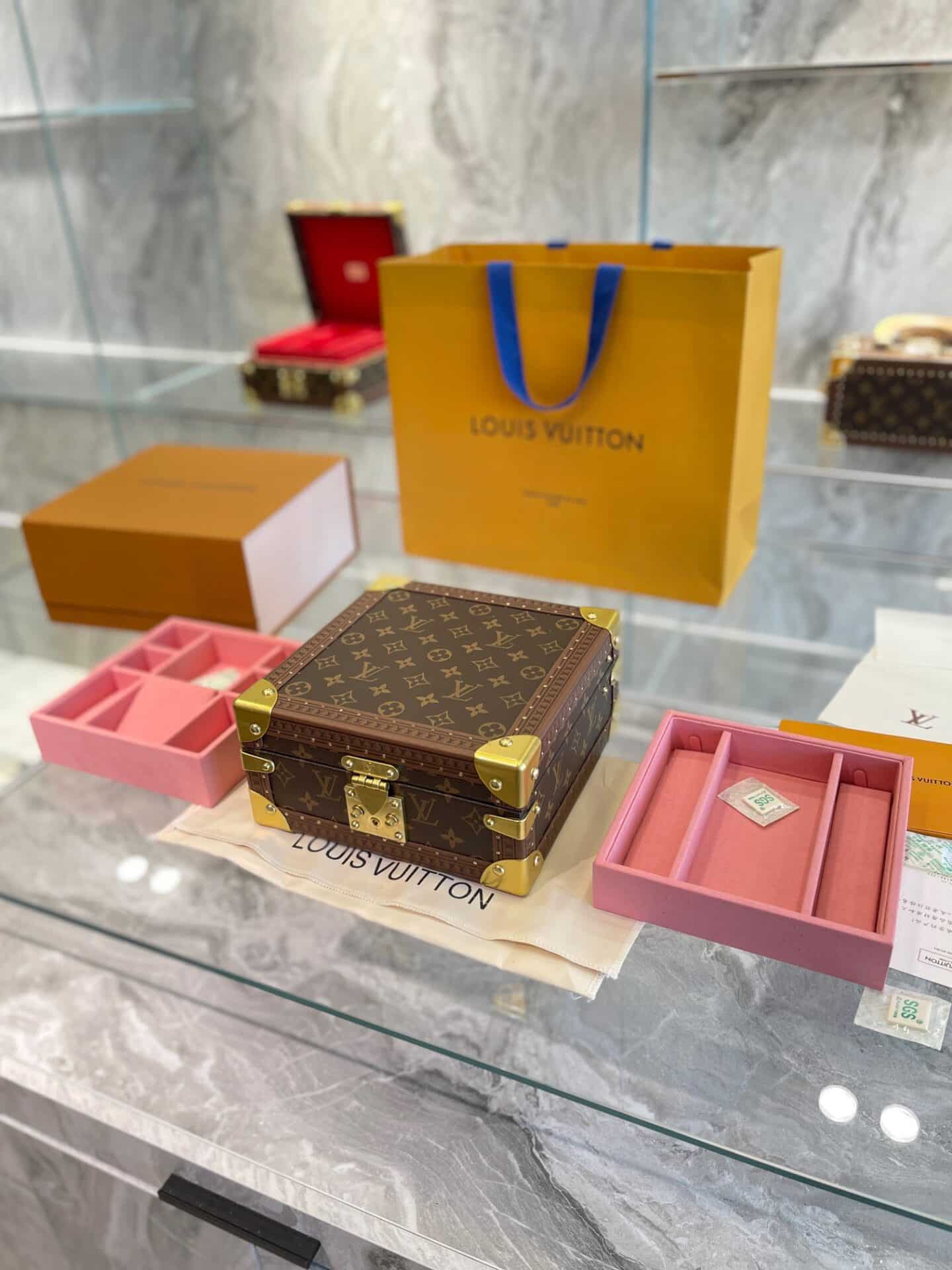 z3925056703230_3e19f8391adb0ae5e8392fe5ecf6b704