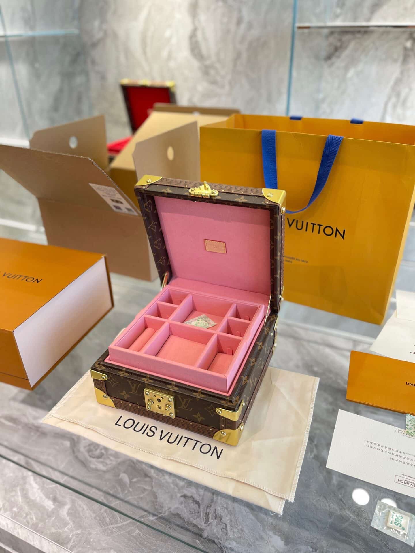 z3925056705896_0e1d6e247b6266f9bdb51091c9a03ba1