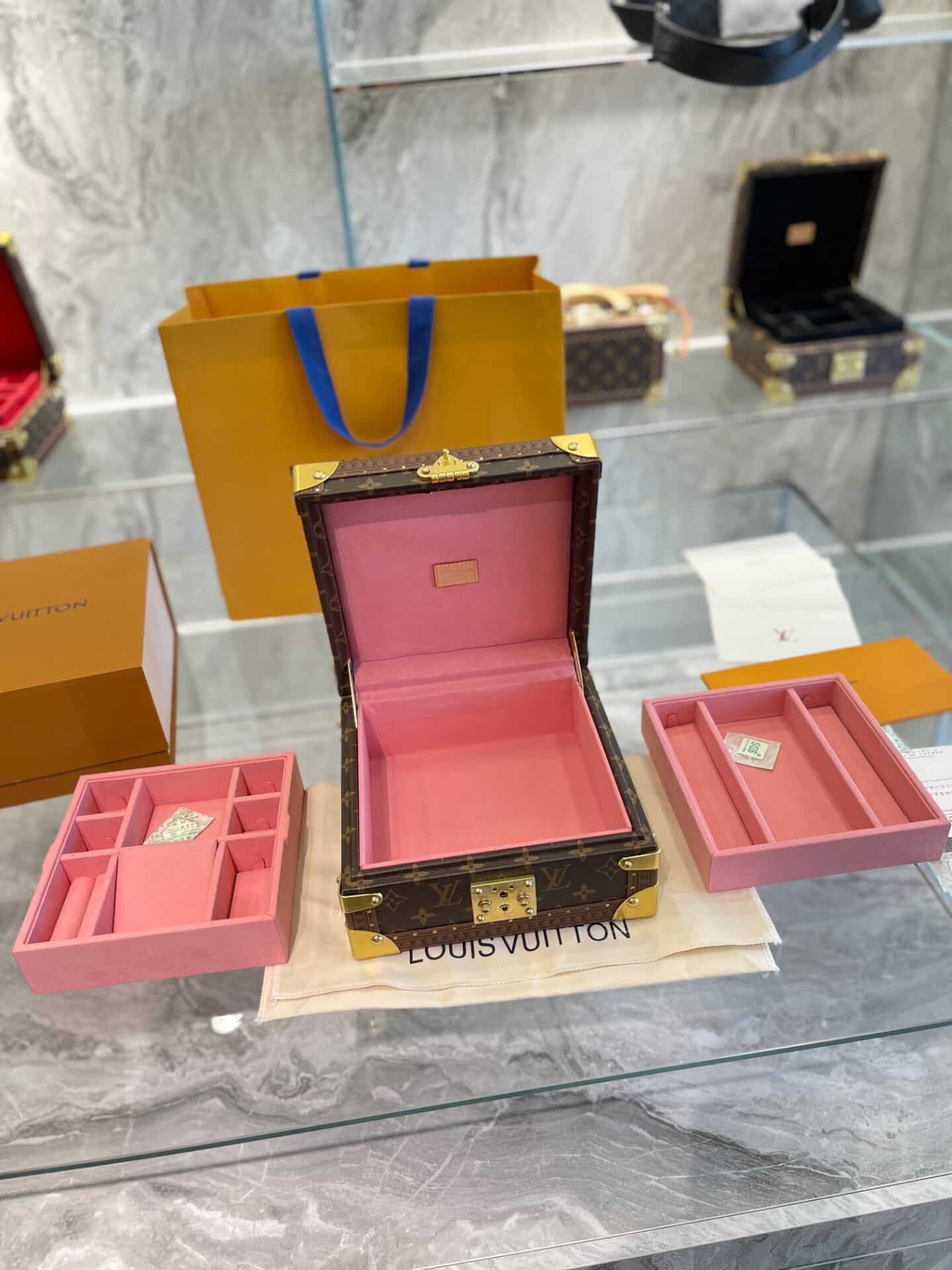 z3925056709096_41cec95d175d3f190db25ab42084b9f3