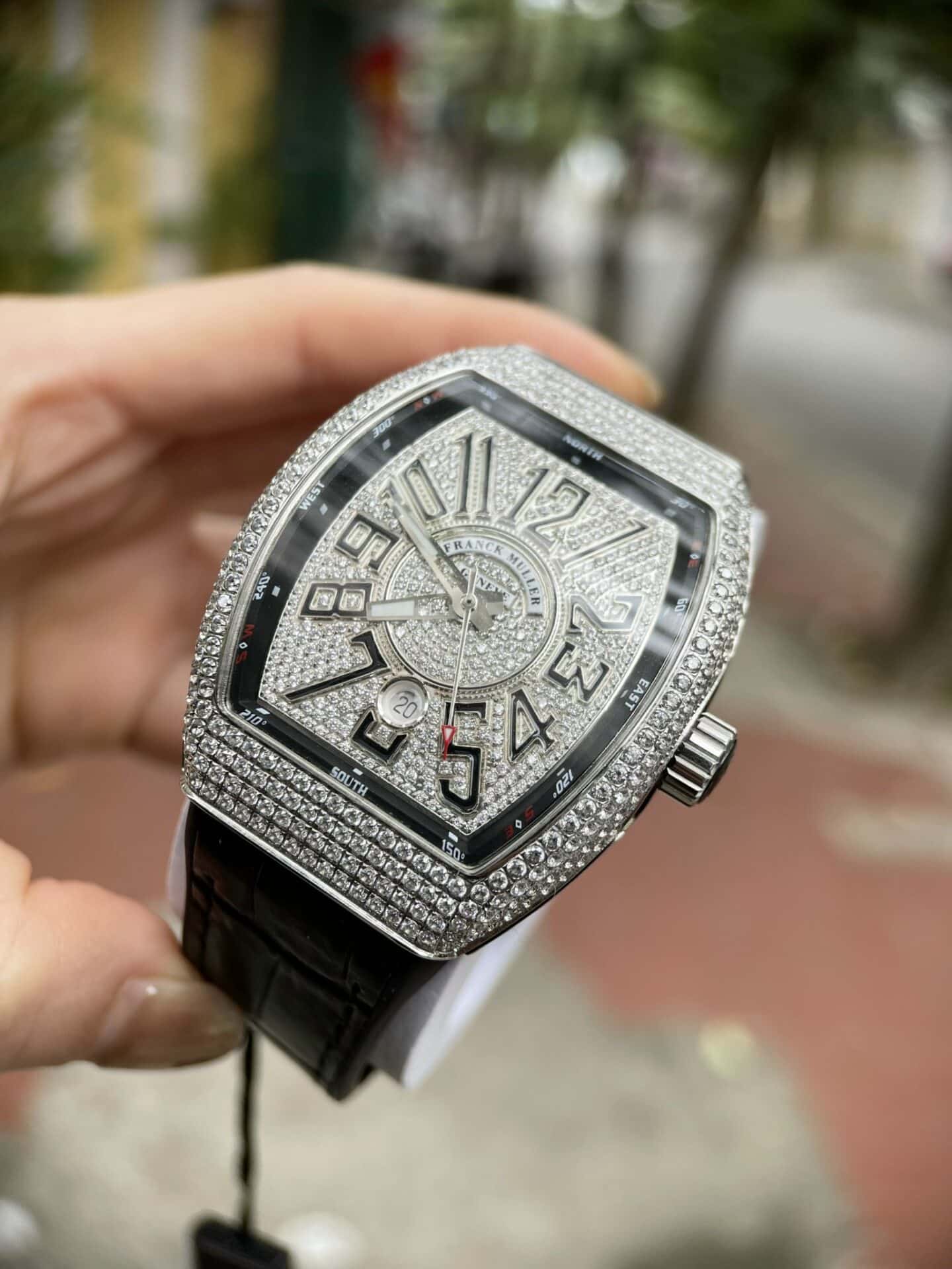 ĐỒNG HỒ FRANCK MULLER V45 ĐÍNH FULL KIM CƯƠNG NHÂN TẠO REPLICA 11 ĐỒNG HỒ FRANCK MULLER V45 ĐÍNH FULL KIM CƯƠNG NHÂN TẠO REPLICA 11