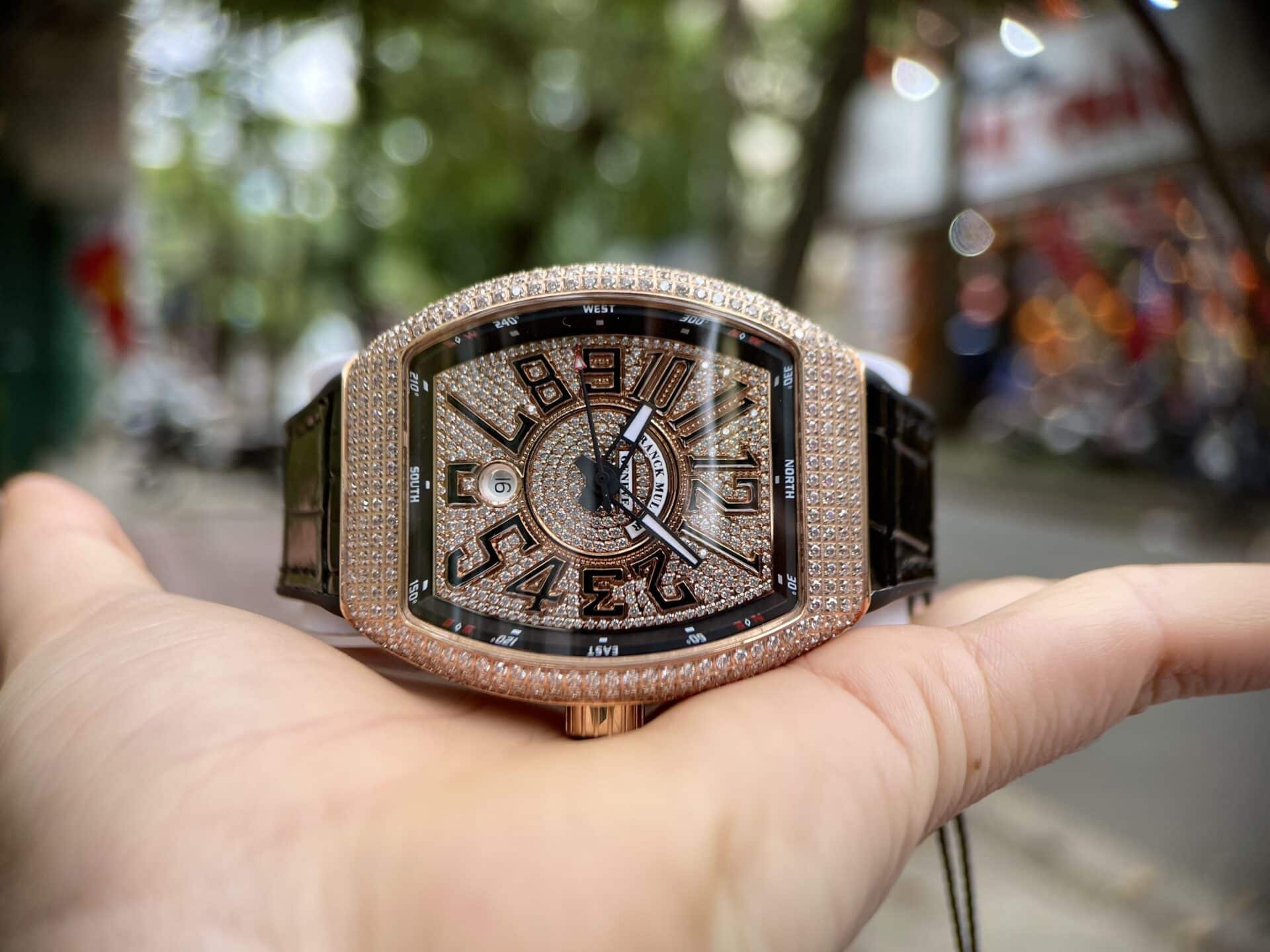 ĐỒNG HỒ FRANCK MULLER V45 ĐÍNH FULL KIM CƯƠNG NHÂN TẠO REPLICA 11 ĐỒNG HỒ FRANCK MULLER V45 ĐÍNH FULL KIM CƯƠNG NHÂN TẠO REPLICA 11