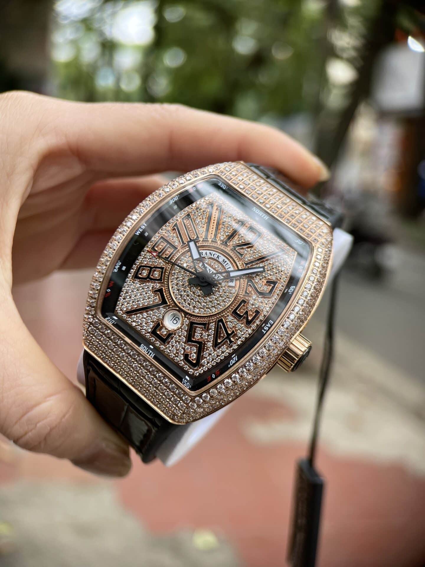 ĐỒNG HỒ FRANCK MULLER V45 ĐÍNH FULL KIM CƯƠNG NHÂN TẠO REPLICA 11 ĐỒNG HỒ FRANCK MULLER V45 ĐÍNH FULL KIM CƯƠNG NHÂN TẠO REPLICA 11