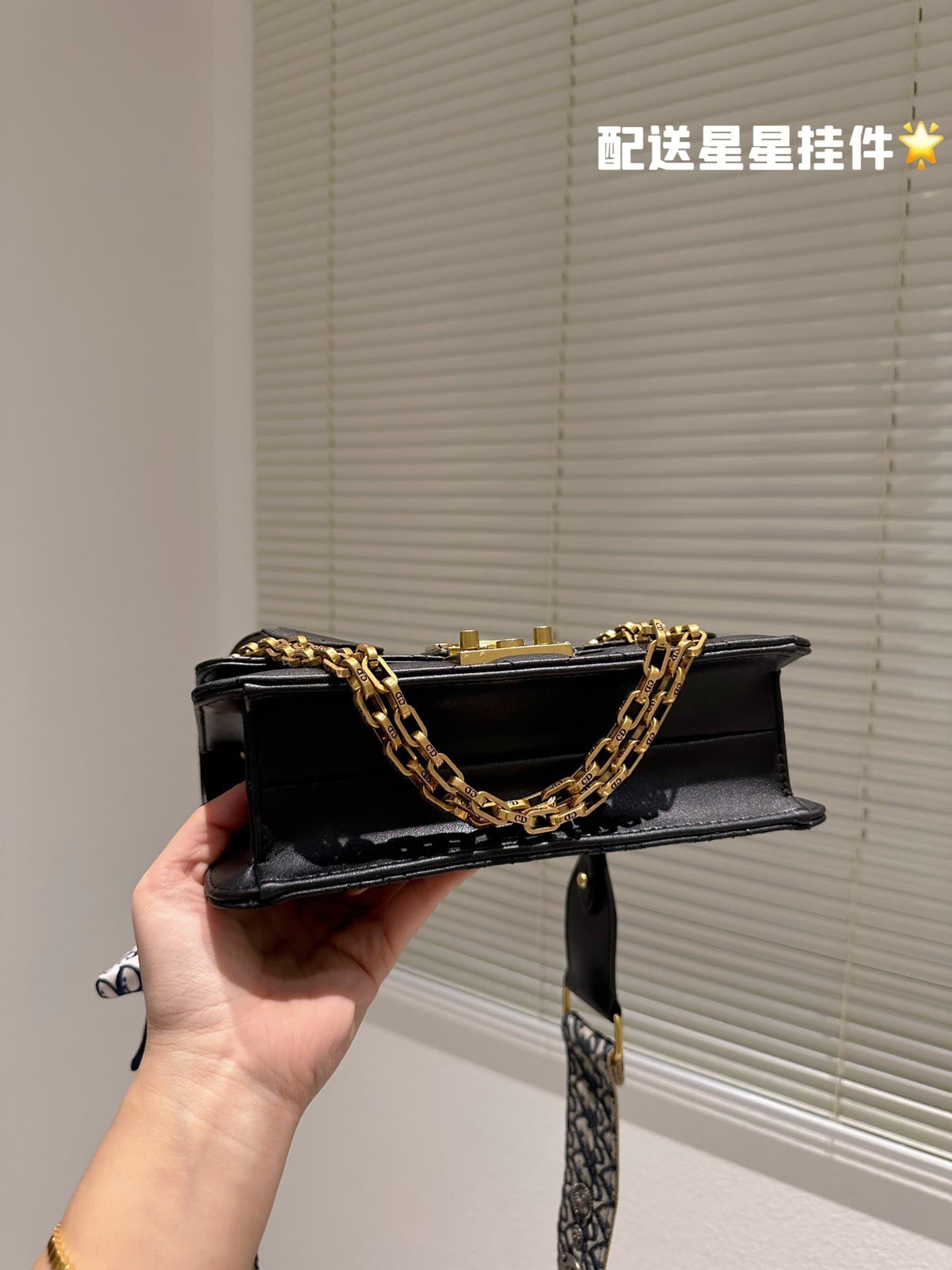 z3954635684321_4ad0ff73cfe20bde4176e11f1aee808e