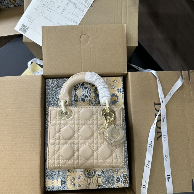 TÚI XÁCH DIOR LADY SUPER VIP TAG MÀU MIX CÙNG MÀU TÚI ĐẸP XUẤT SĂC
