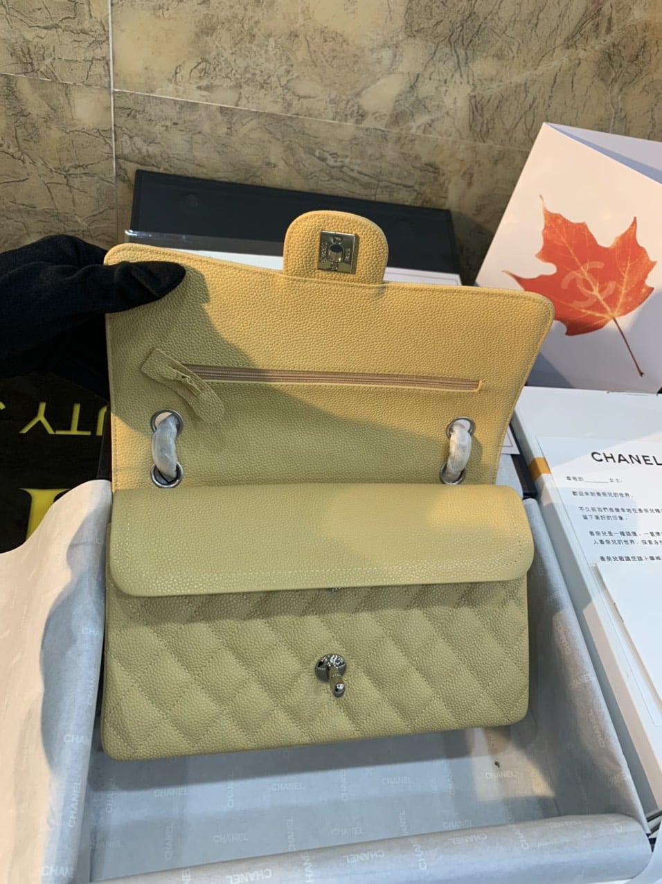 z4064655473351_50562353d7bba03943bd92c980012633