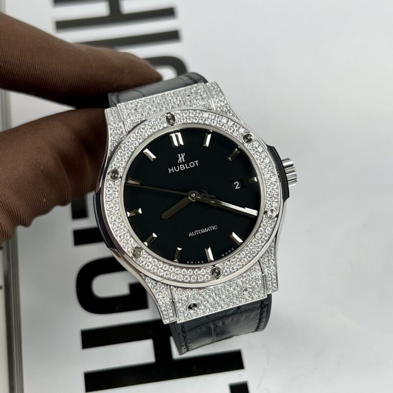 ĐỒNG HỒ HUBLOT CLASSIC FUSION MẶT SỐ ĐEN ĐÍNH KIM CƯƠNG MOISSANITE