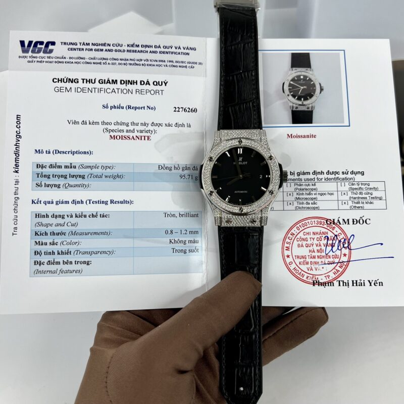 ĐỒNG HỒ HUBLOT CLASSIC FUSION MẶT SỐ ĐEN ĐÍNH KIM CƯƠNG MOISSANITE