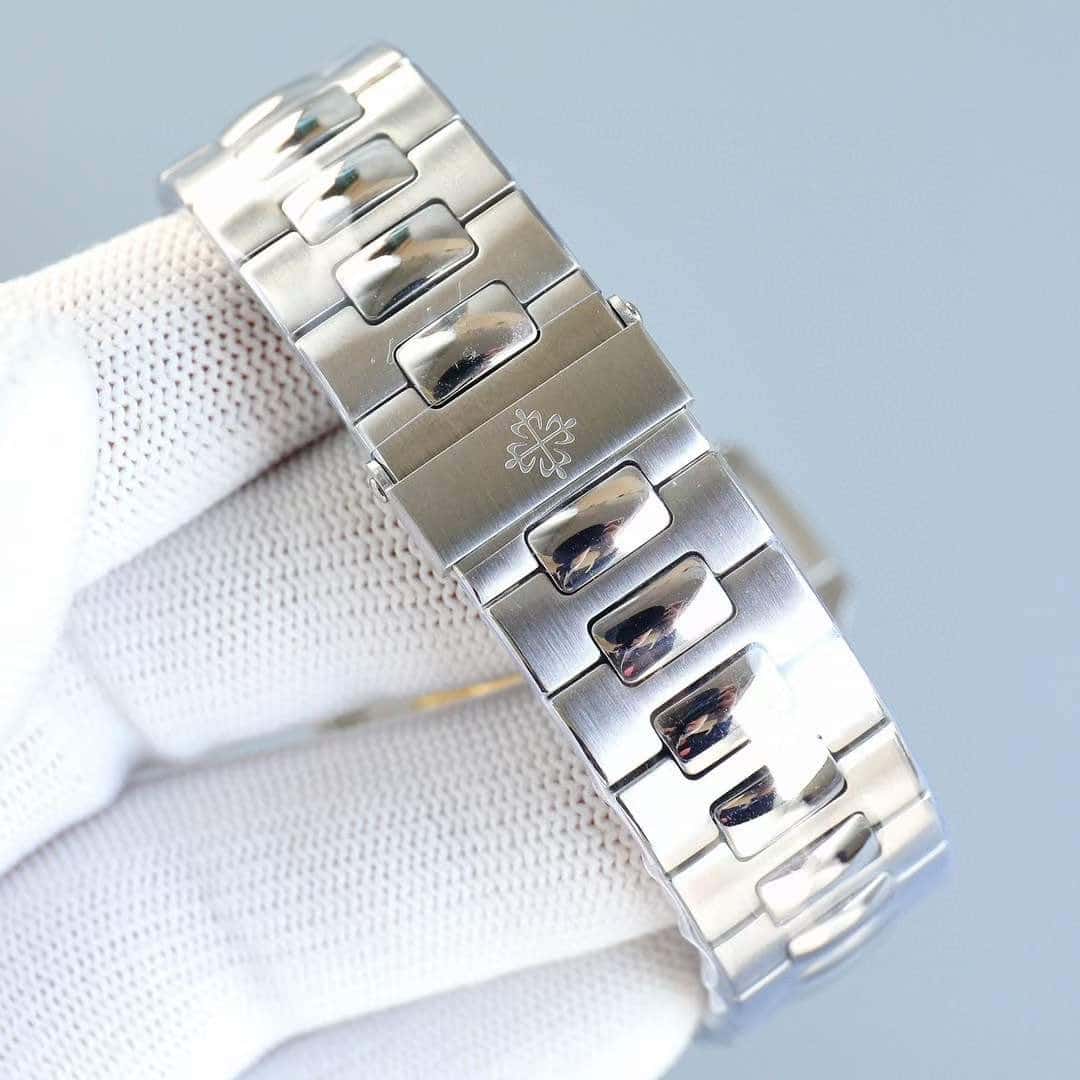 PATEK-PHILIPPE-NAUTILUS-5711-NIENG-DA-RUBY-XANH-7