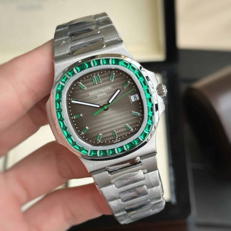 PATEK PHILIPPE NAUTILUS 5711/113P-001 GREEN RUBY BEZEL REPLICA 40MM