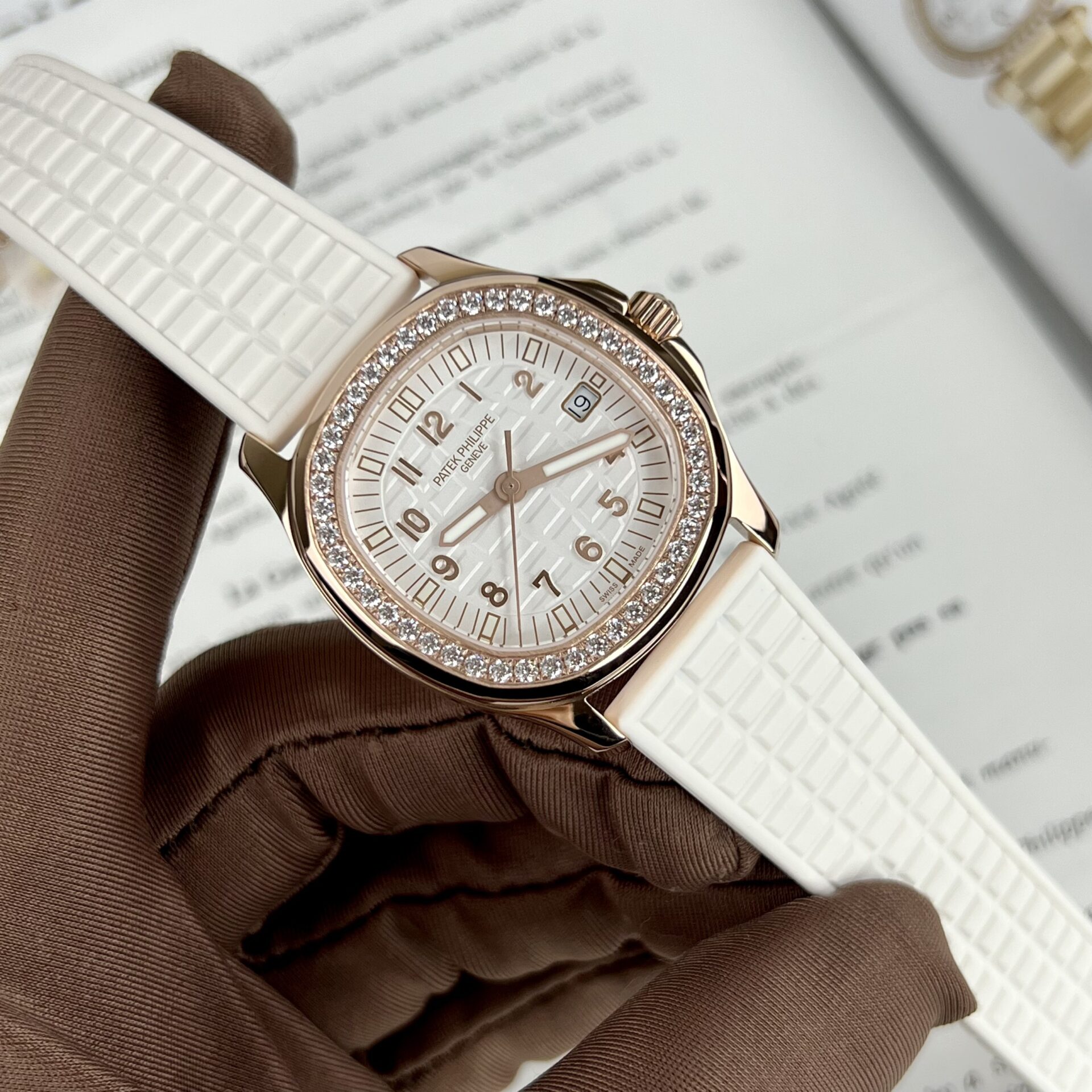 patek-philippe-aquanaut-5067-nieng-da-king-gold-2 ĐỒNG HỒ PATEK PHILIPPE AQUANAUT 5067 NIỀNG ĐÁ KING GOLD REP 11 THỤY SỸ