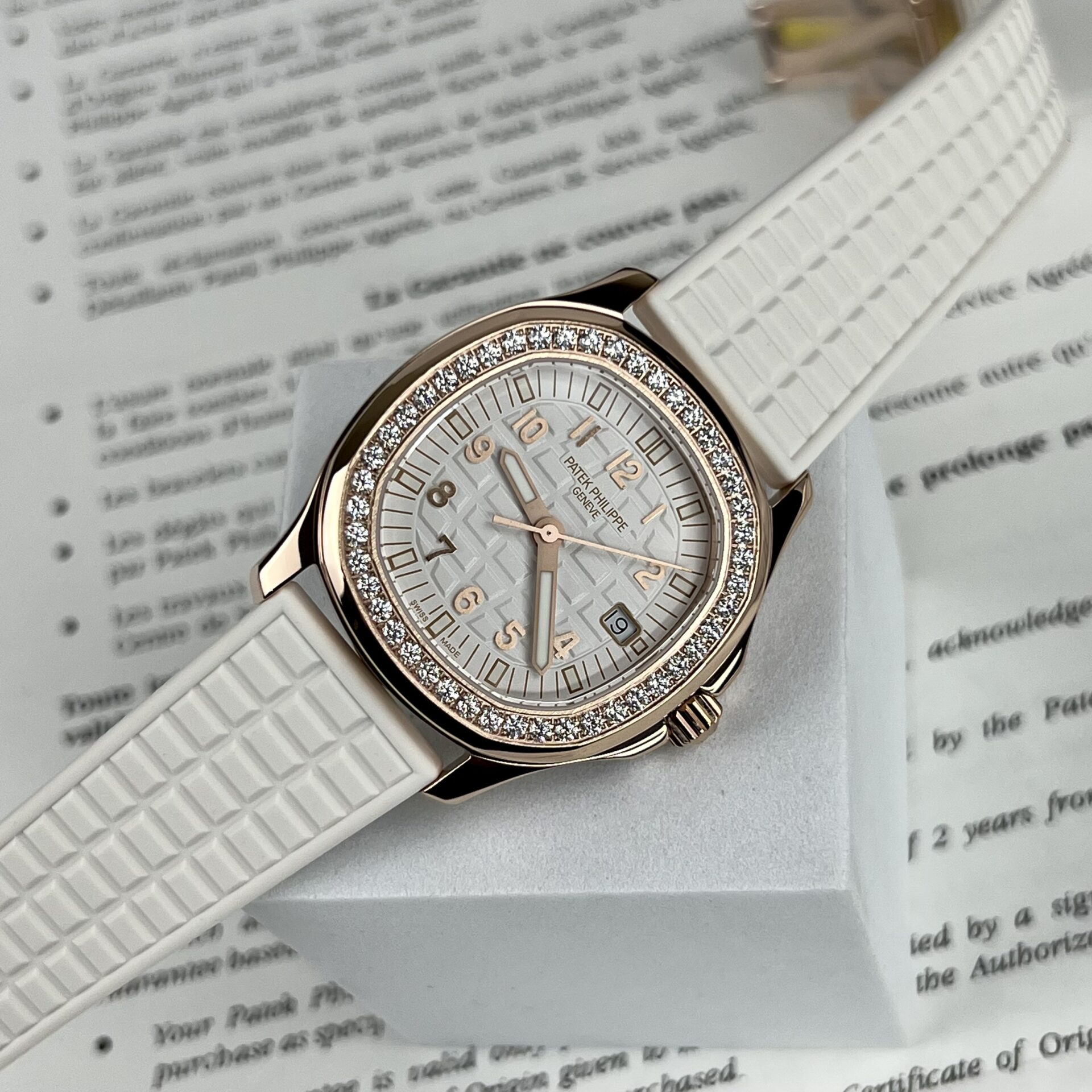 patek-philippe-aquanaut-5067-nieng-da-king-gold-3 ĐỒNG HỒ PATEK PHILIPPE AQUANAUT 5067 NIỀNG ĐÁ KING GOLD REP 11 THỤY SỸ