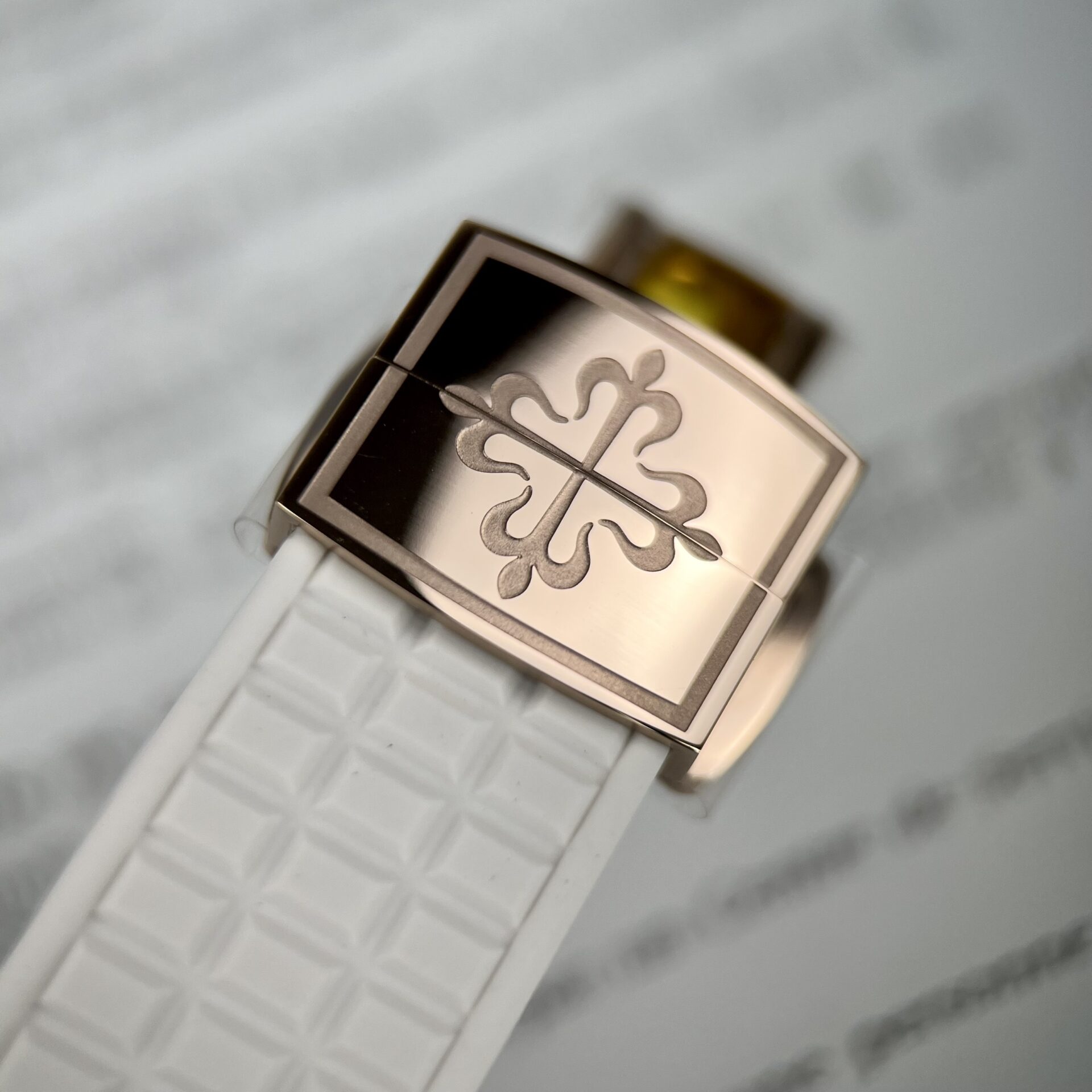 patek-philippe-aquanaut-5067-nieng-da-king-gold-8