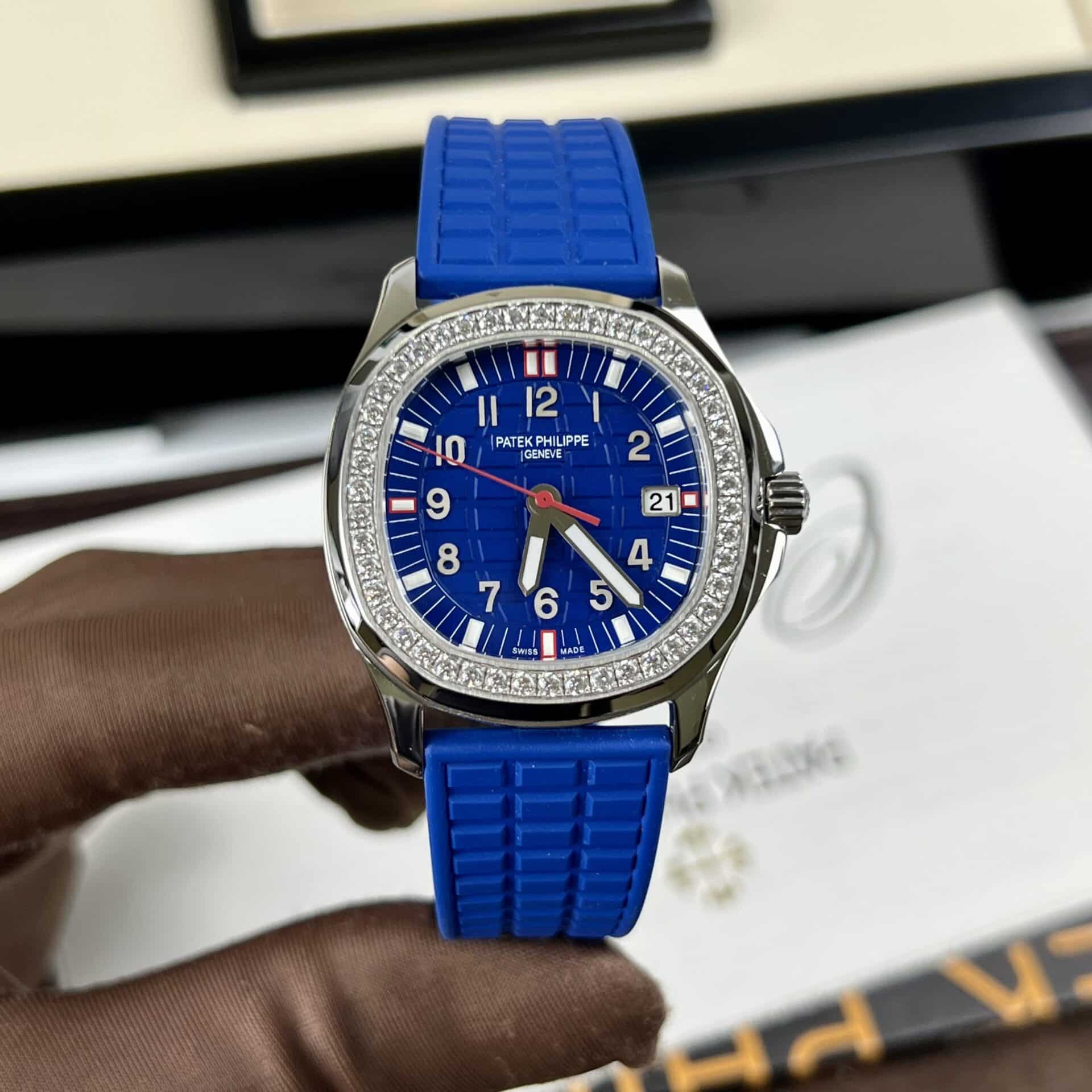 patek-philippe-aquanaut-5067-nieng-da-mau-xanh-lam ĐỒNG HỒ NỮ PATEK PHILIPPE AQUANAUT 5067 MÀU XANH NAVY FAKE 1:1 THỤY SỸ