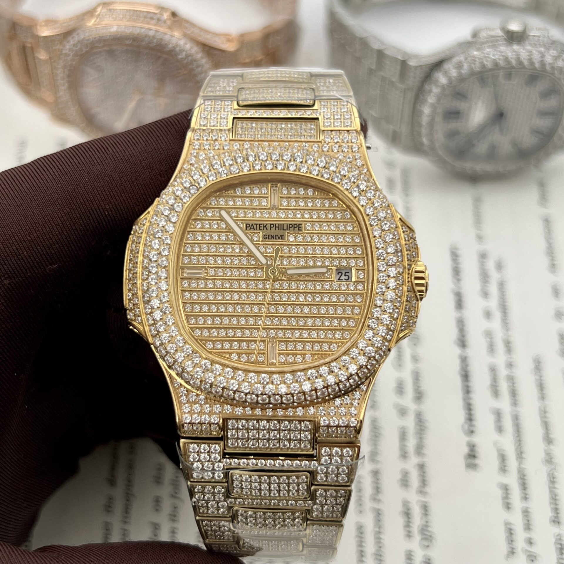 patek-philippe-nautilus-5711-dinh-full-da ĐỒNG HỒ PATEK PHILIPPE NAUTILUS 5719 ĐÍNH FULL ĐÁ REPLICA 11 MS FACTORY