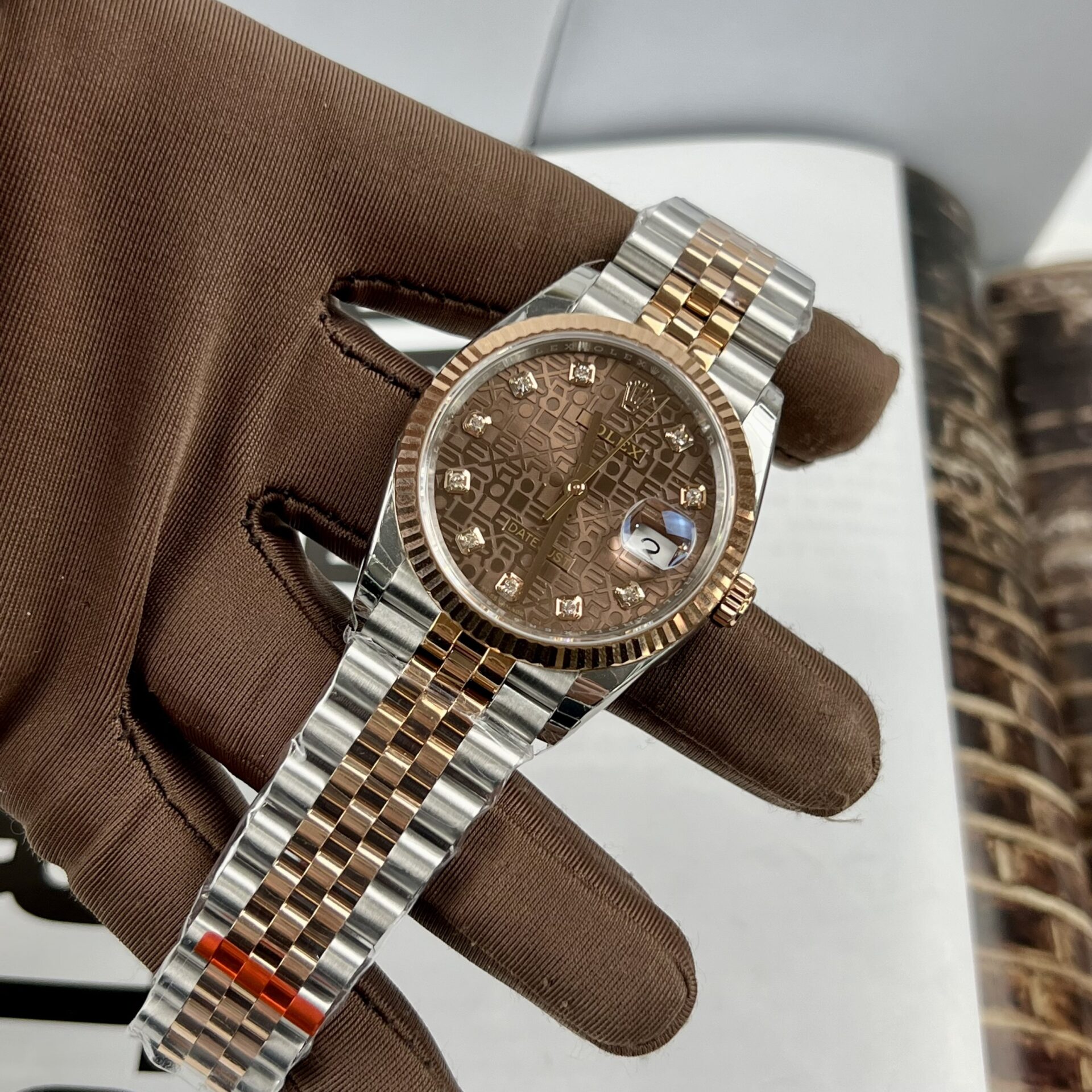 rolex-date-just-mat-chocolate-vi-tinh-ew-3 ĐỒNG HỒ ROLEX DATEJUST REP 1:1 MÀU CHOCOLATE MẶT SỐ VI TÍNH EW FACTORY