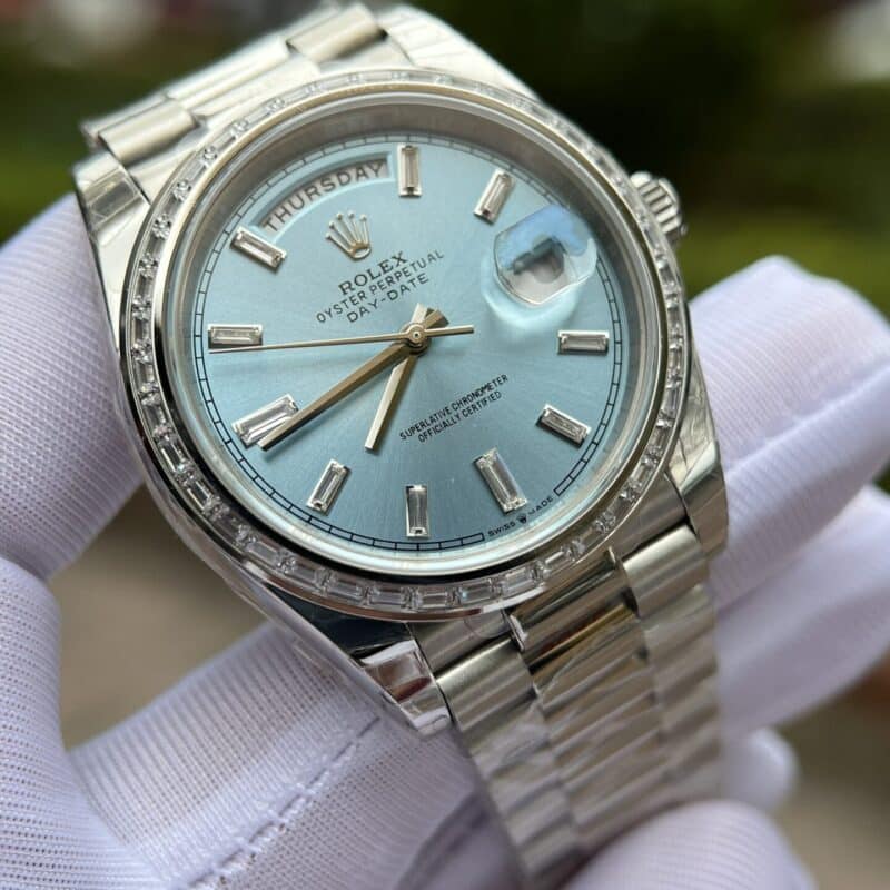 ĐỒNG HỒ ROLEX DAY-DATE MẶT XANH BĂNG VIỀN ĐÁ BAGUETTE REP 11 EW FACTORY
