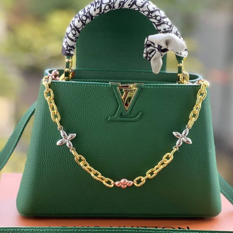 TÚI XÁCH NỮ CÔNG SỞ LV CAPUCINES BB XÍCH VÀNG ĐÍNH CHARM HOA 4 CÁNH CAO CẤP