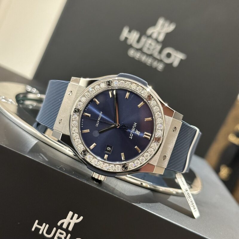 ĐỒNG HỒ HUBLOT CLASSIC FUSION XANH NAVY NIỀNG KIM MOISSANITE REP 1:1