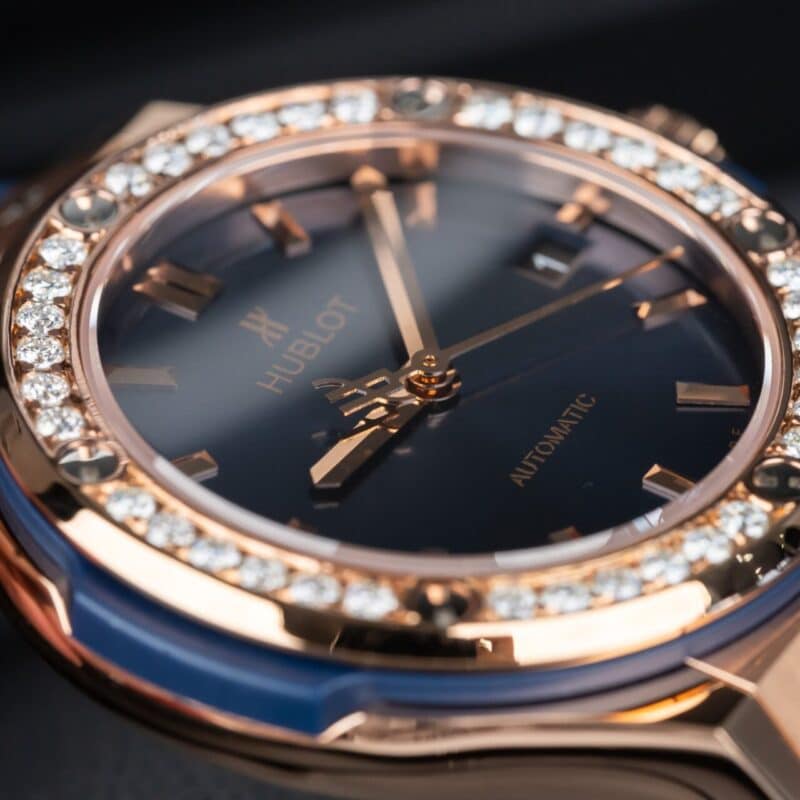 ĐỒNG HỒ HUBLOT CLASSIC FUSION NIỀNG KIM CƯƠNG MOISSANITE MÀU XANH LAM