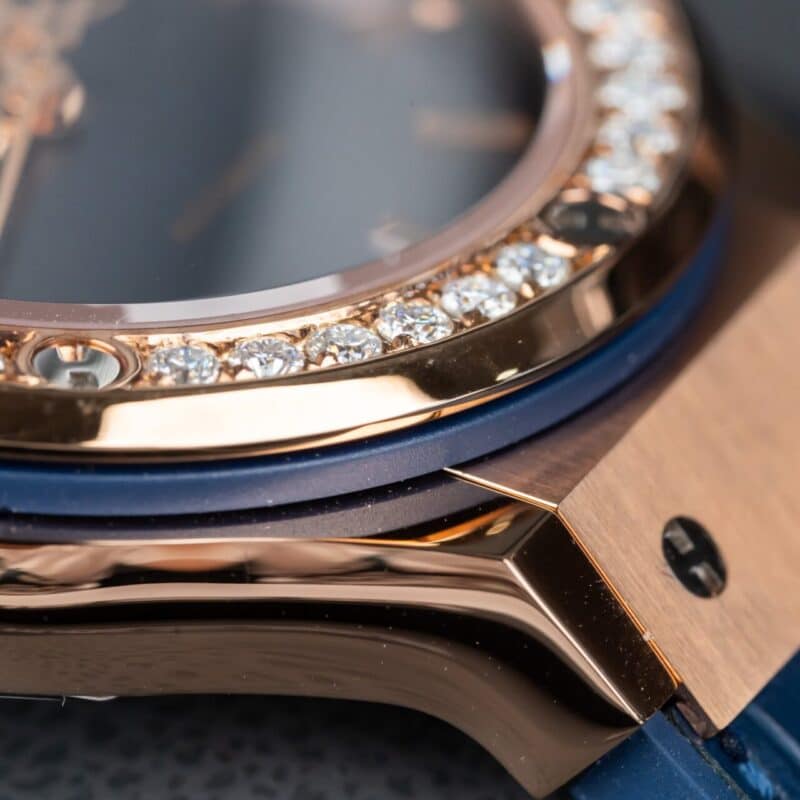 ĐỒNG HỒ HUBLOT CLASSIC FUSION NIỀNG KIM CƯƠNG MOISSANITE MÀU XANH LAM