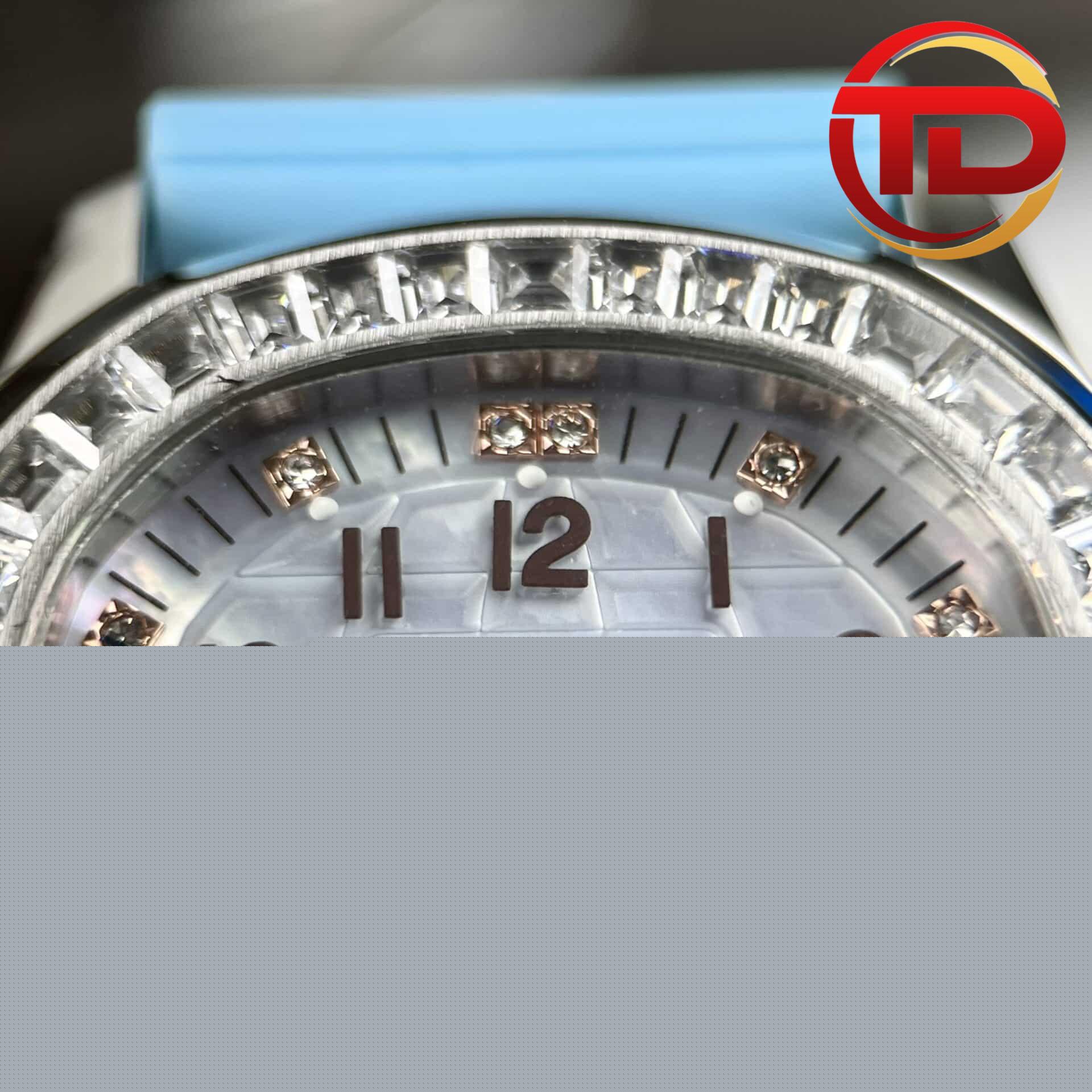 patek-philippe-aquanaut-5072-rep-cao-cap-6 ĐỒNG HỒ PATEK PHILIPPE AQUANAUT 5072G-001 REP 11 MẶT KHẢM TRAI CỌC SỐ VÀNG HỒNG