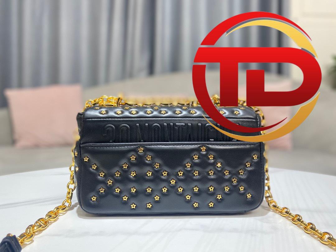 z4186090614657_f4c3cc12c552c48f51b78e95b9e24ca4