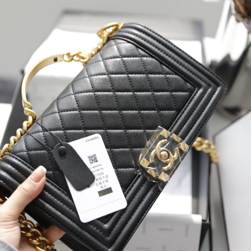 TÚI CHANEL BOY FLAP BAG NGUYÊN BẢN MÀU ĐEN TAG VÀNG