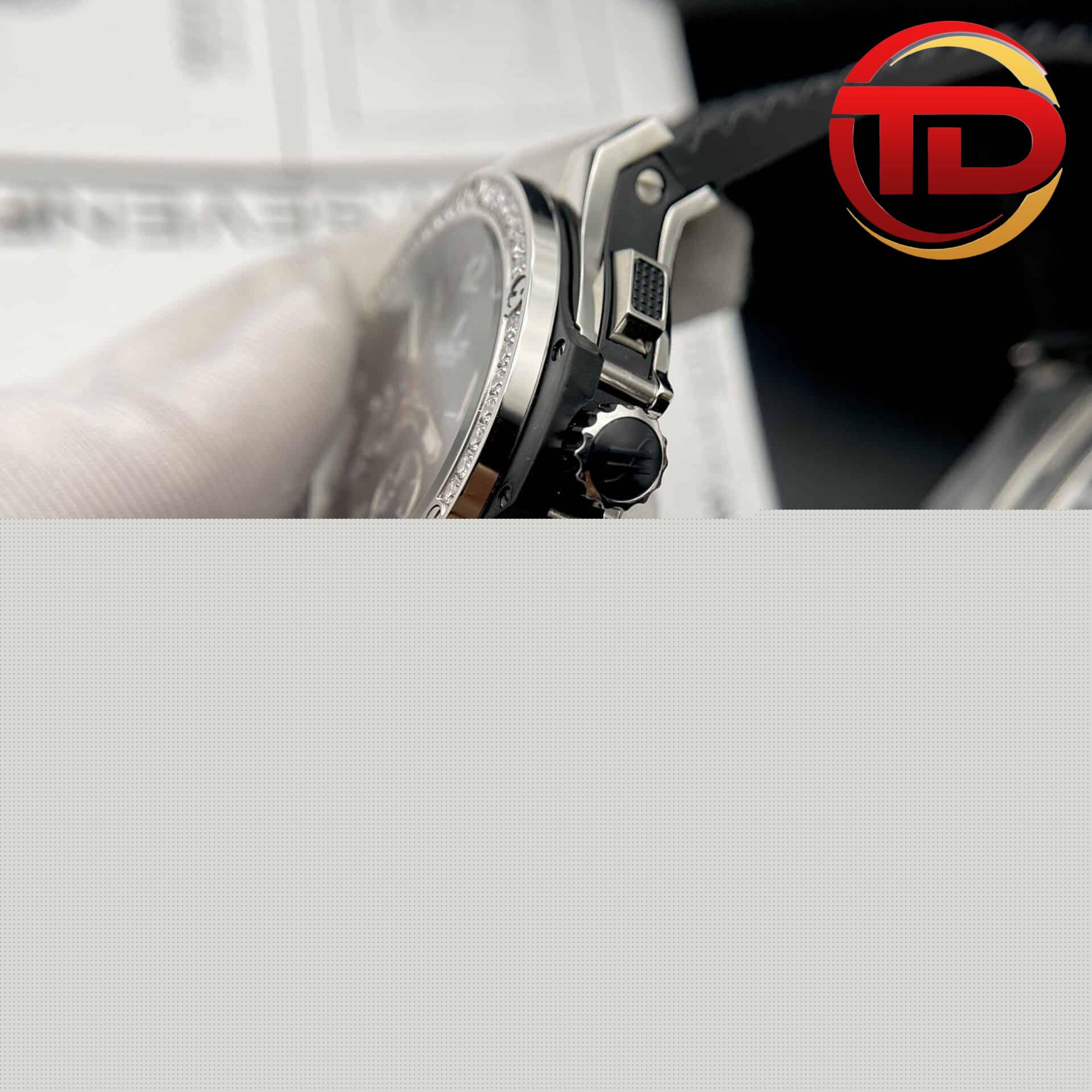 hublot big bang màu đen viền đá - 5