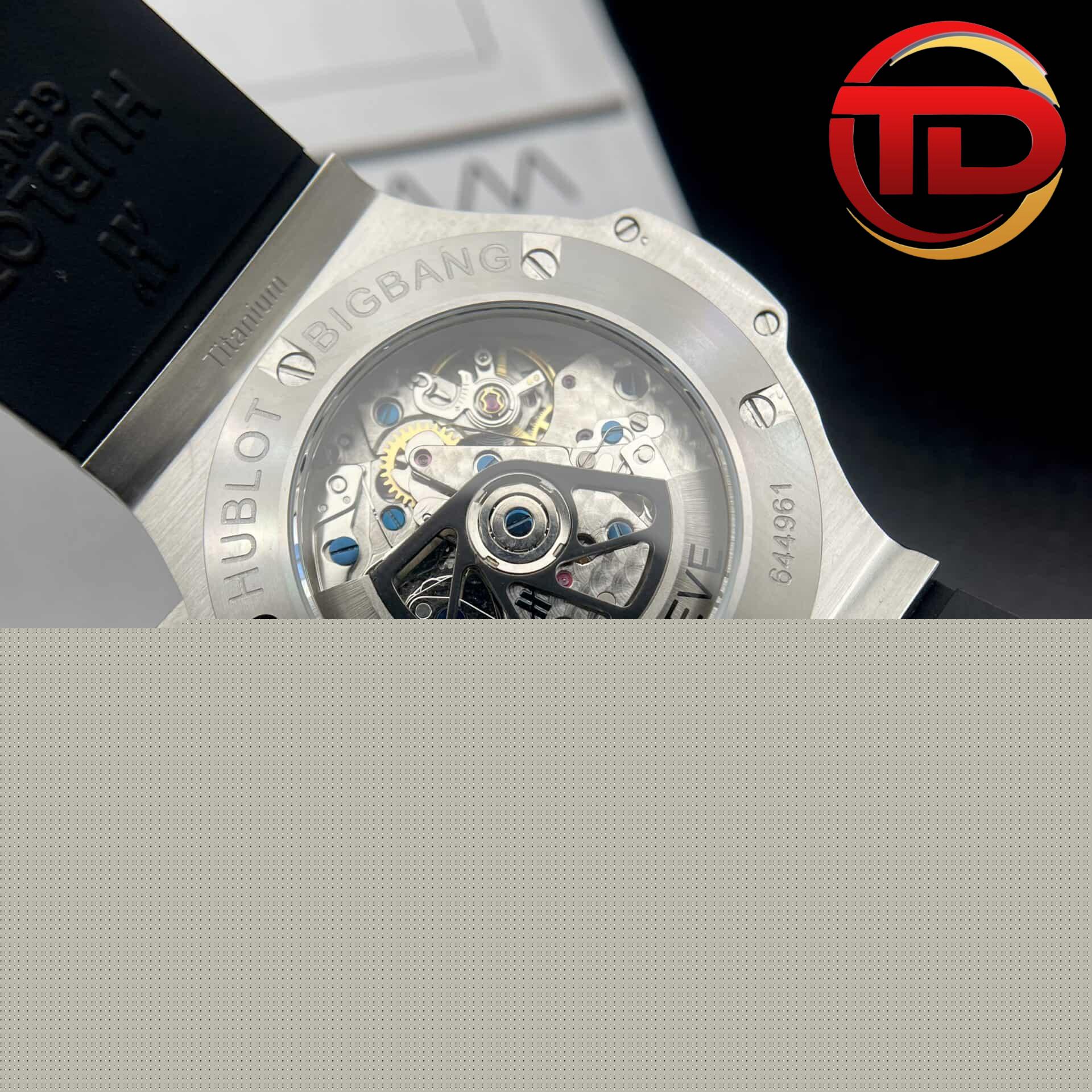 hublot big bang màu đen viền đá - 7