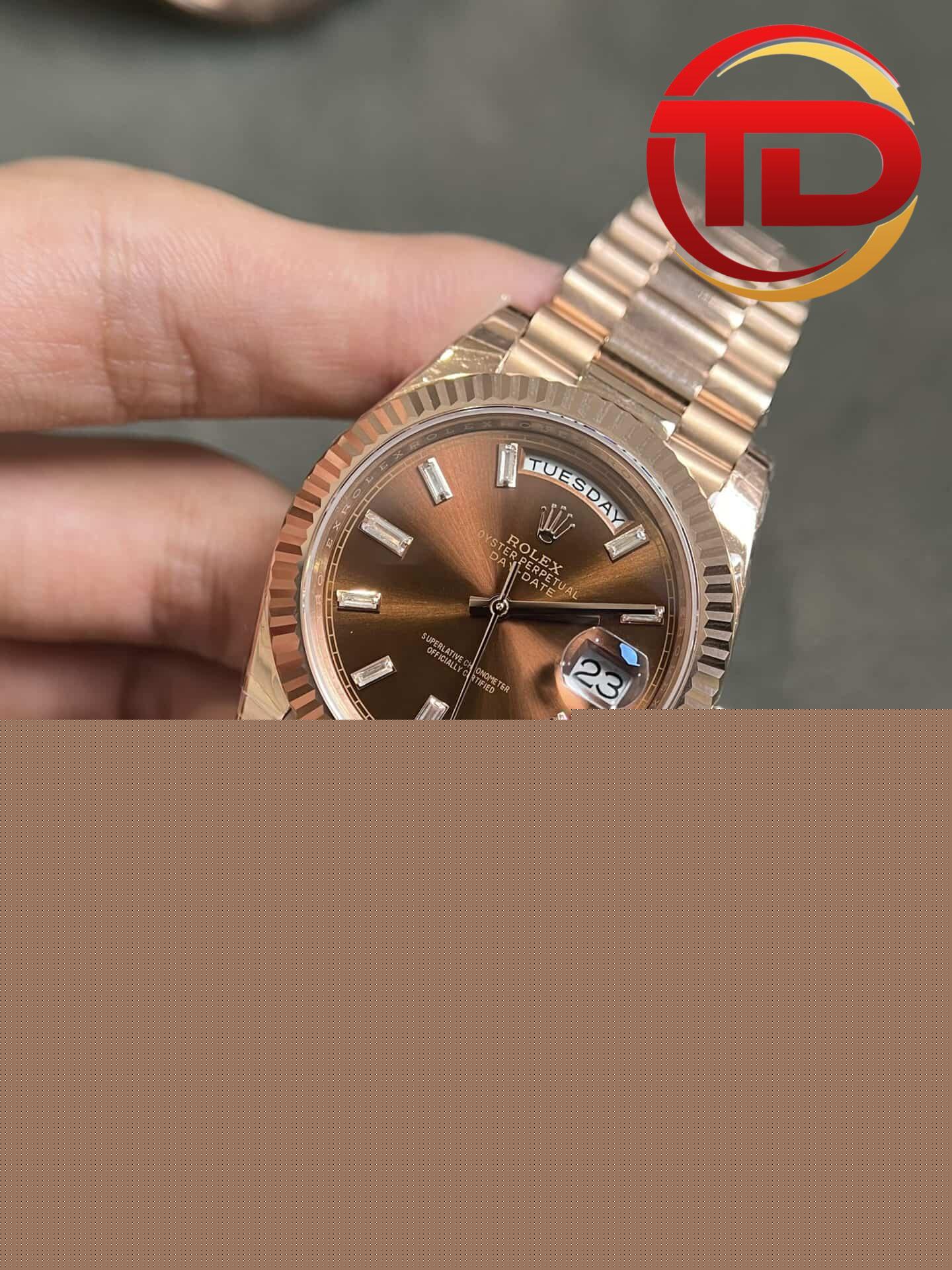 rolex day-date cọc số đá mặt chocolate - 5 ROLEX DAY-DATE MẶT SỐ CHOCOLATE CỌC SỐ ĐÁ BAGUETTE FAKE CAO CẤP