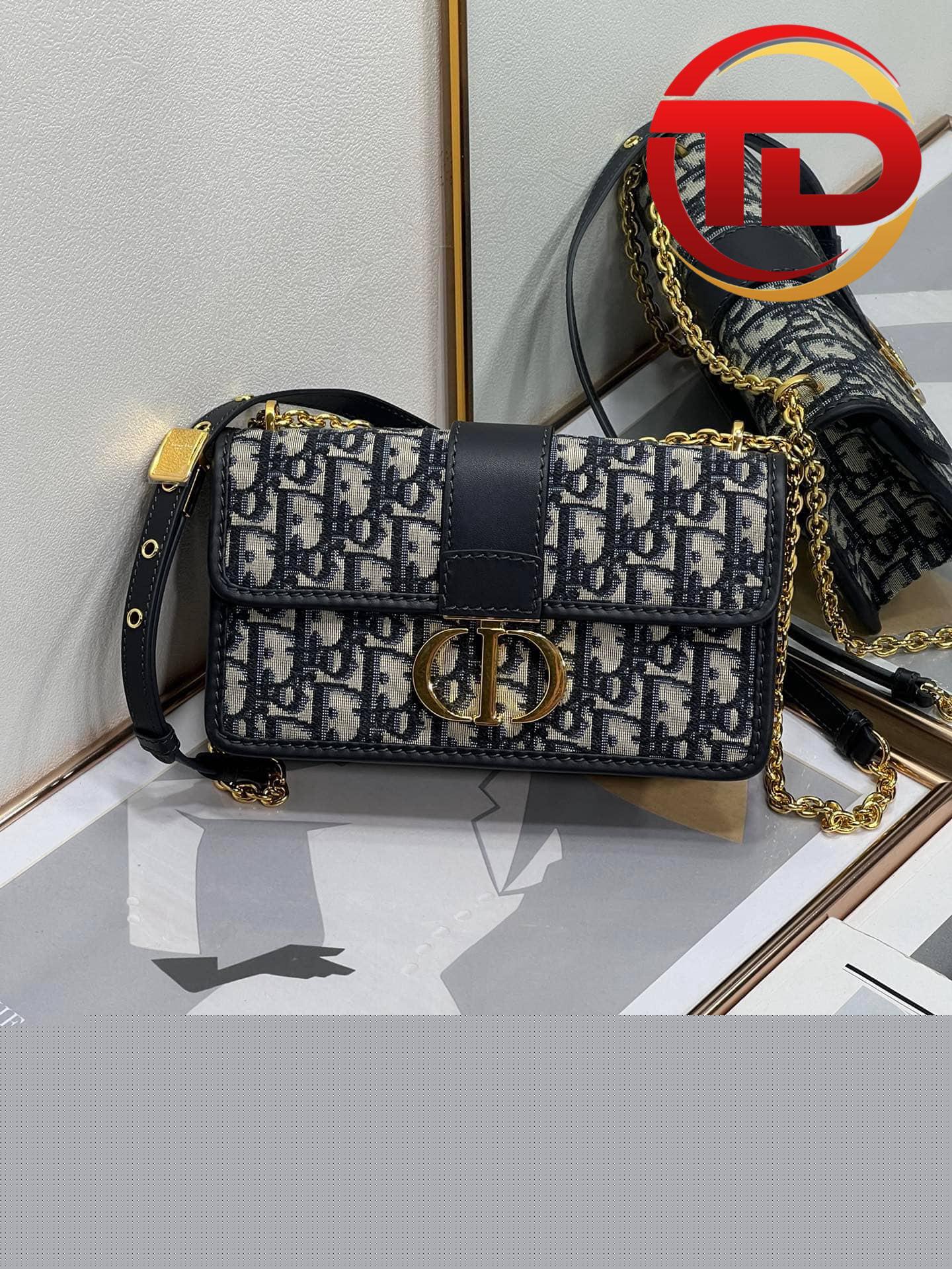 z4228386384125_dd46ef324e1f16809864c2d0f1b5c768 TÚI DIOR 30 MONTAIGNE SMALL CARO BAG BLUE DIOR OBLIQUE SIÊU CẤP