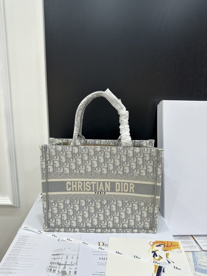 TÚI XÁCH MEDIUM DIOR BOOK TOTE NGUYÊN BẢN