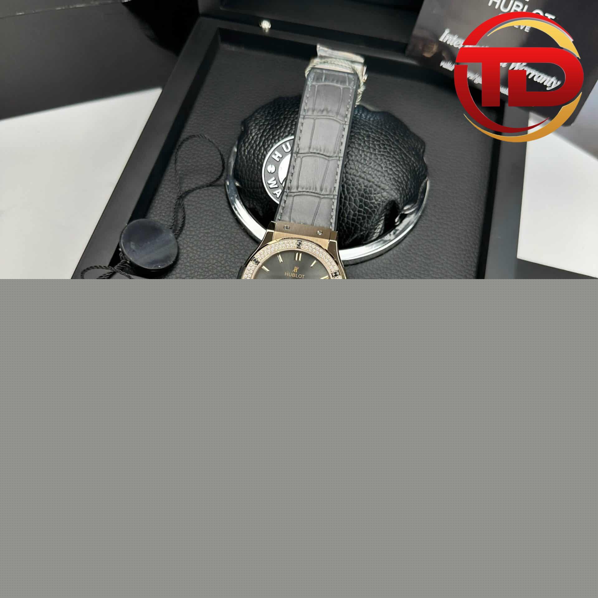 Hublot Classic Fusion Mặt Xám Vỏ Vàng Hồng Viền Đá - 2