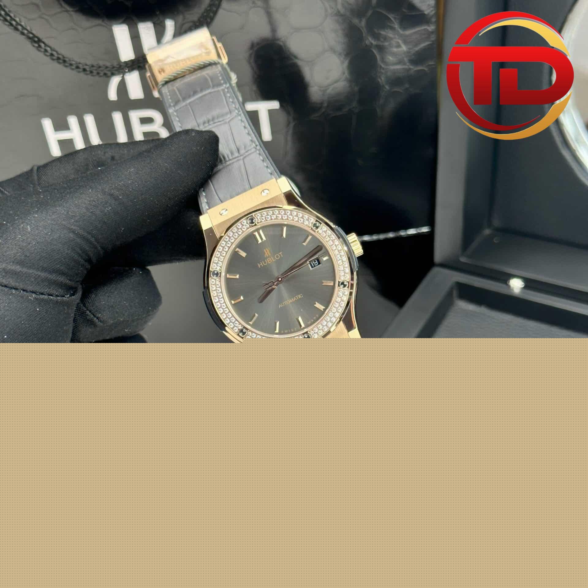 Hublot Classic Fusion Mặt Xám Vỏ Vàng Hồng Viền Đá