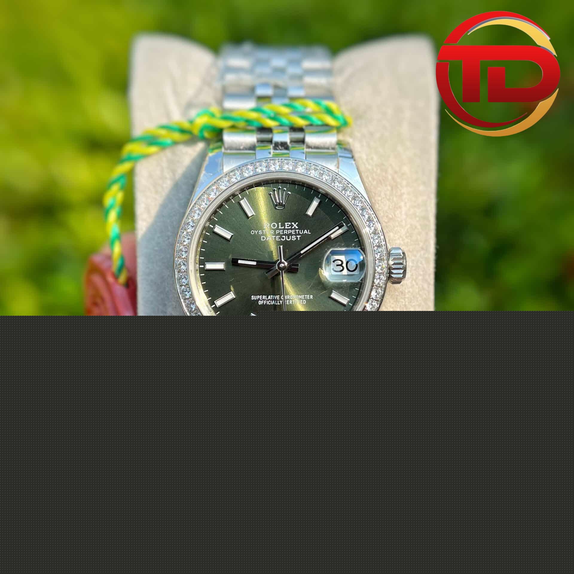 Rolex Datejust Nữ Mặt Xanh Niềng Đá ĐỒNG HỒ NỮ ROLEX DATEJUST MẶT XANH BẠC HÀ NIỀNG ĐÁ REPLICA 1:1 EW 31MM