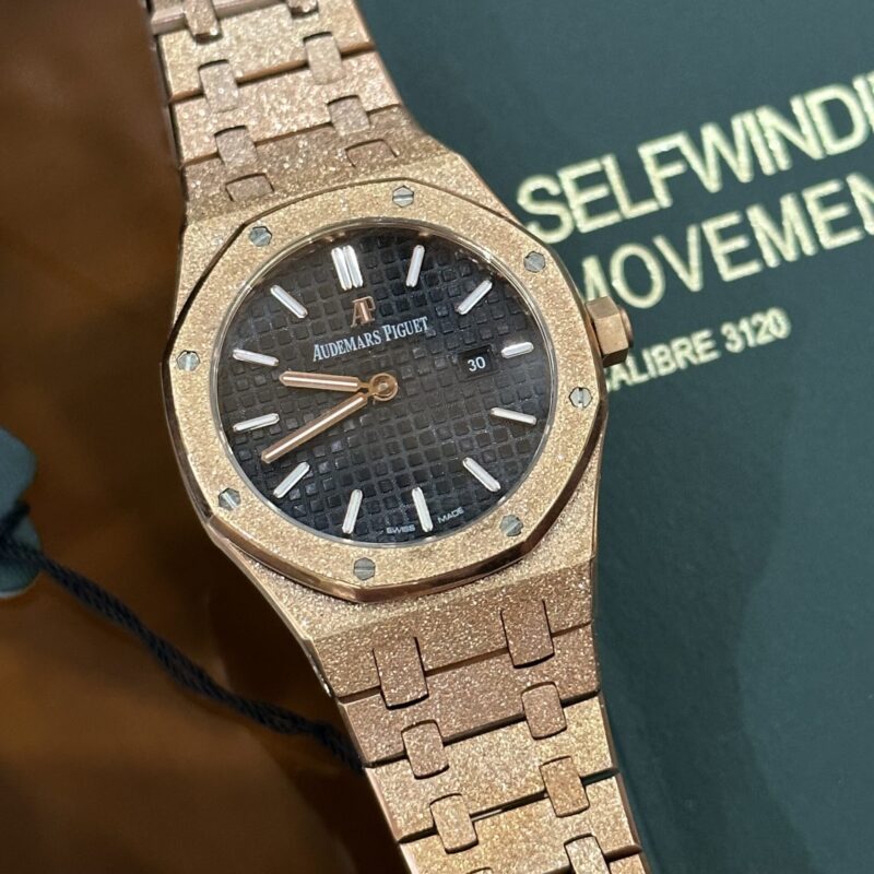 AUDEMARS PIGUET ROYAL OAK FROSTED GOLD BLACK DIAL SWISS REPLICA 33MM