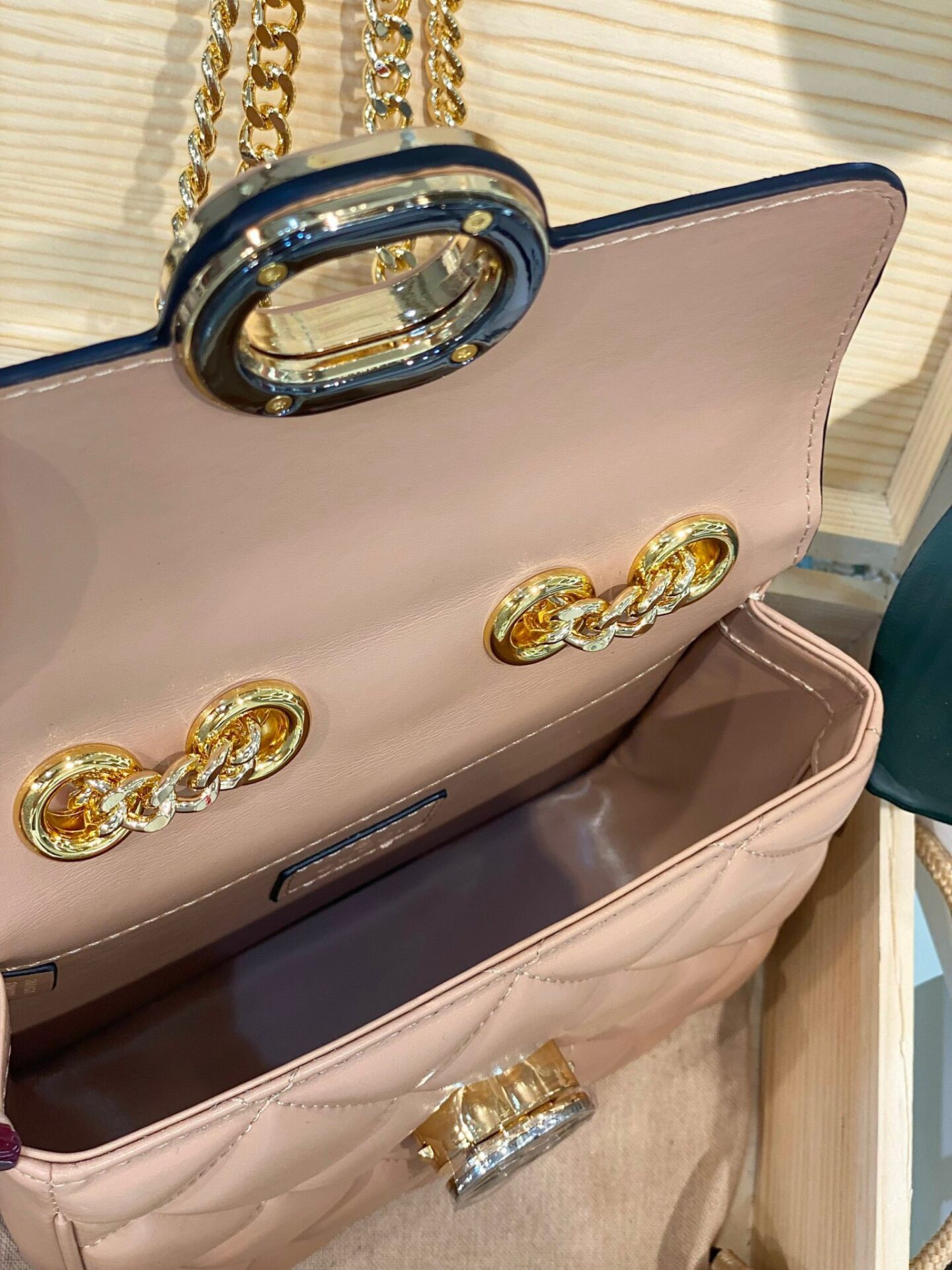 z4395082376289_0852042c4a4ad1fff47c36ae0621026b