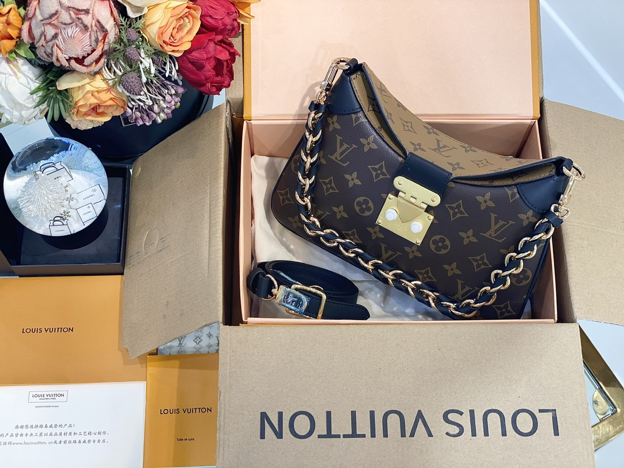 z4437759674427_72324d6a0a687df0c82f9be9df8cfe21 TÚI KẸP NÁCH LV LOUIS VUITTON TWINNY SIÊU CẤP