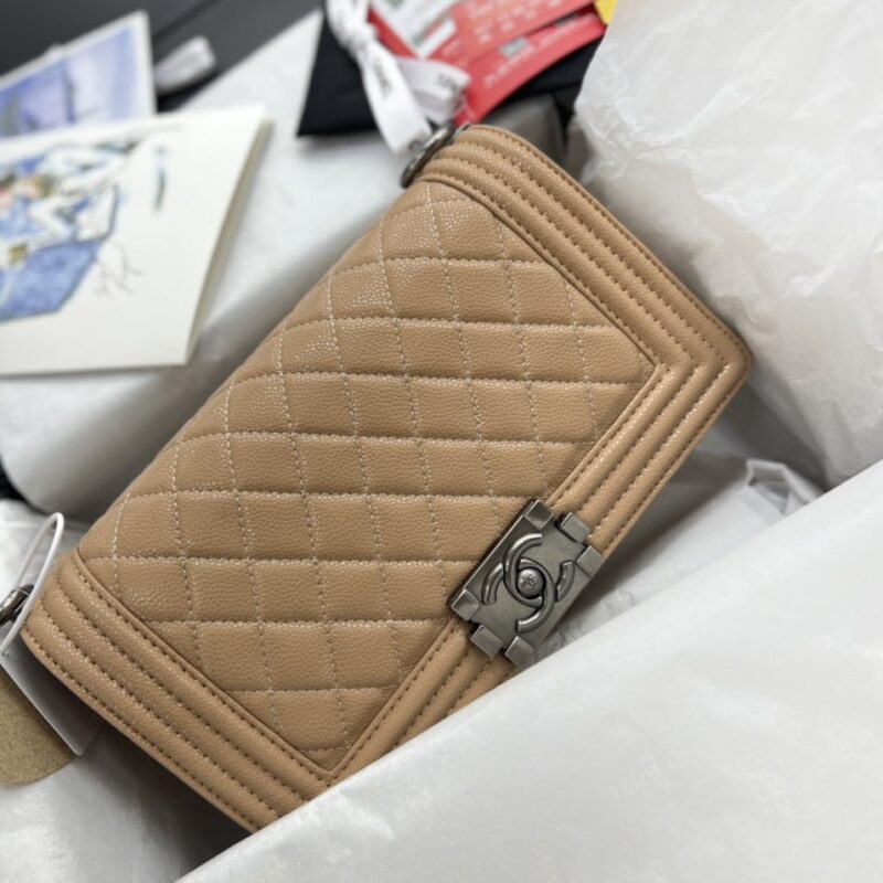 TÚI CHANEL SAC BOY FLAP BAG CAVIAR NGUYÊN BẢN MÀU NÂU TAG BẠC