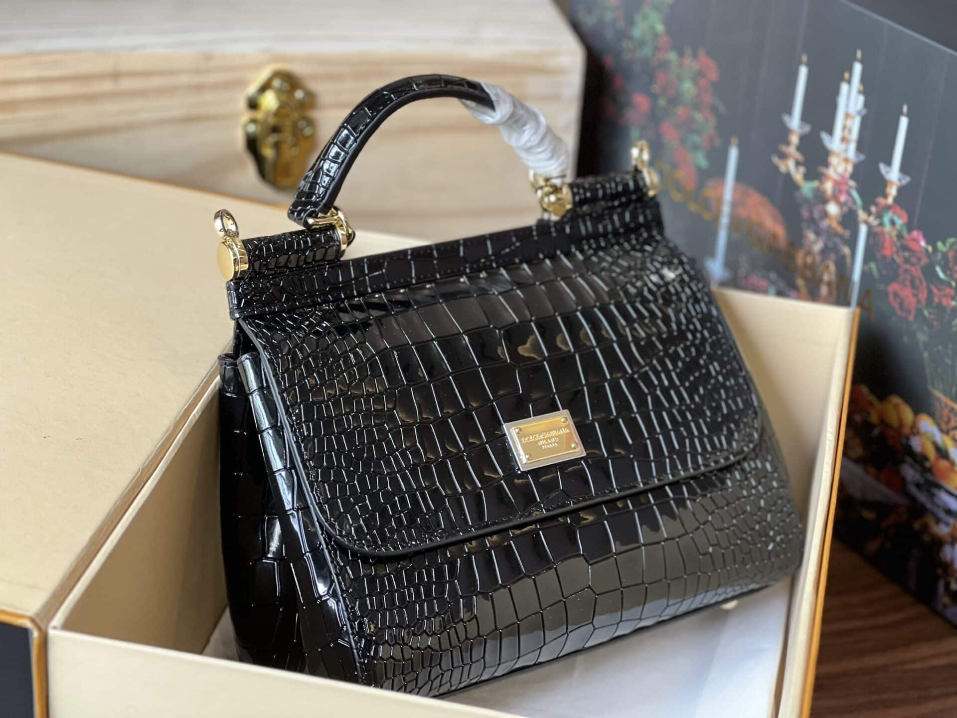 z4469559377271_2b8cd845e0c1d8127730091cd11ce572 TÚI DOLCE & GABBANA MISS SICILY MEDIUM BAG DA CALFSKIN DẬP VÂN CÁ SẤU NGUYÊN BẢN