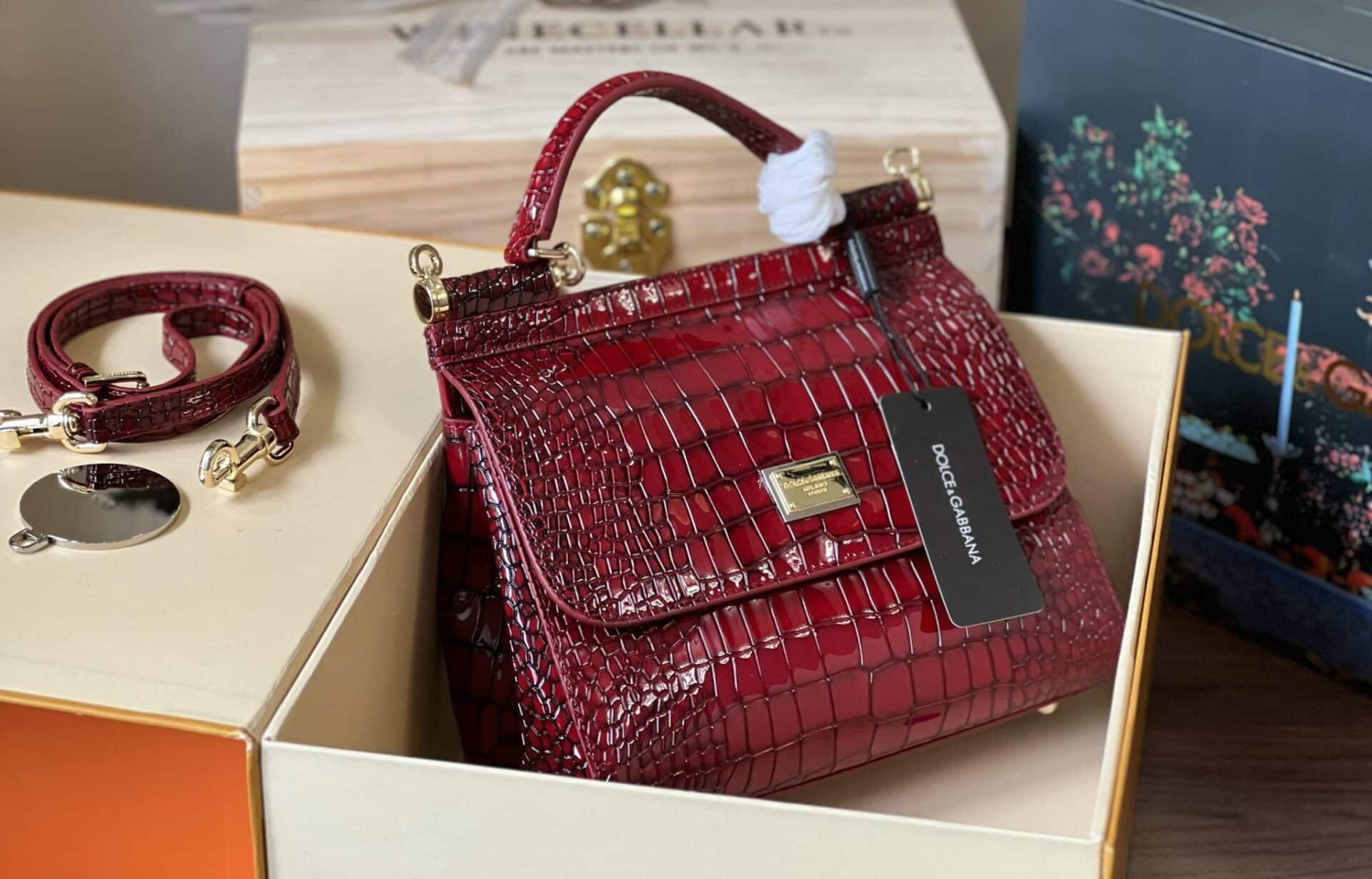 z4469569145001_4c45ff90804b7077b584eb714b7e736d TÚI DOLCE & GABBANA MISS SICILY MEDIUM BAG DA CALFSKIN DẬP VÂN CÁ SẤU NGUYÊN BẢN