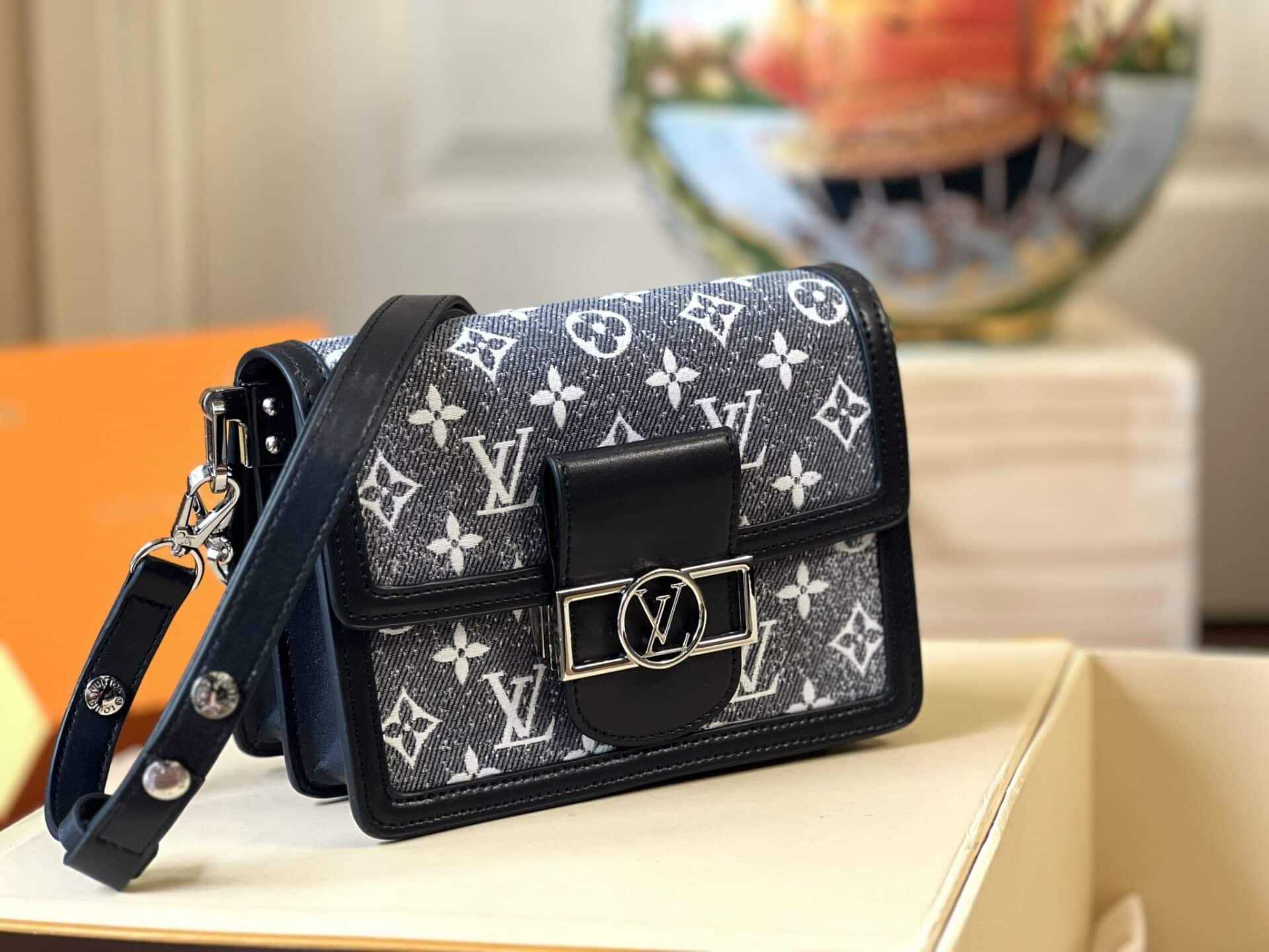 z4472518837256_0b9ee0c806f3bca0a594679124bc6e0c TÚI LV LOUIS VUITTON DAUPHINE MINI BAG MONOGRAM SUPER VIP MÀU ĐEN