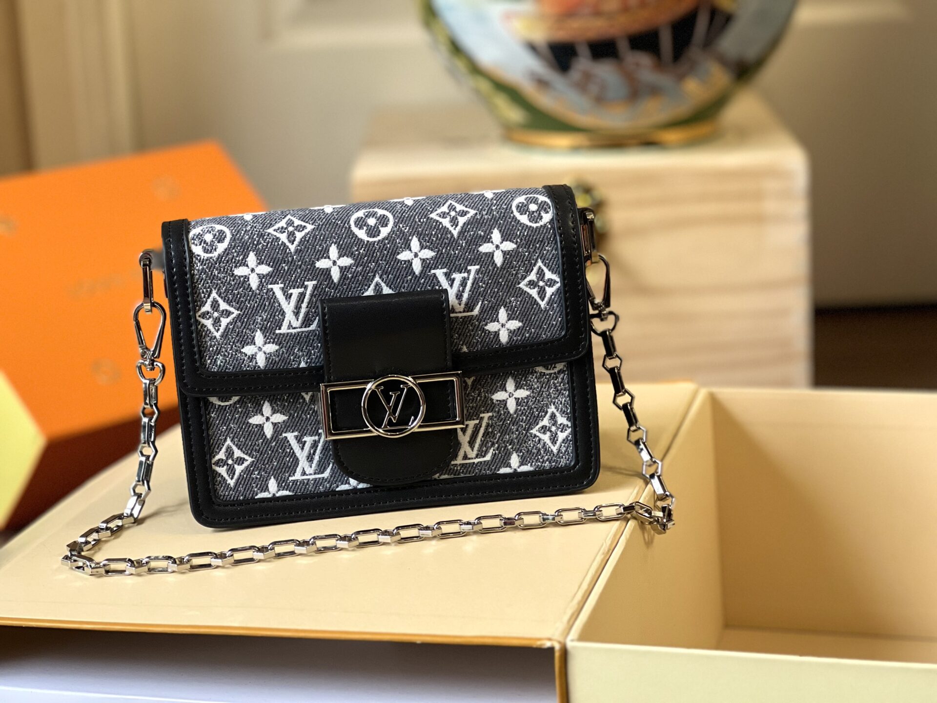 z4472518884125_bb8fc2f7a6d27cd4af4996b2fec63114 TÚI LV LOUIS VUITTON DAUPHINE MINI BAG MONOGRAM SUPER VIP MÀU ĐEN