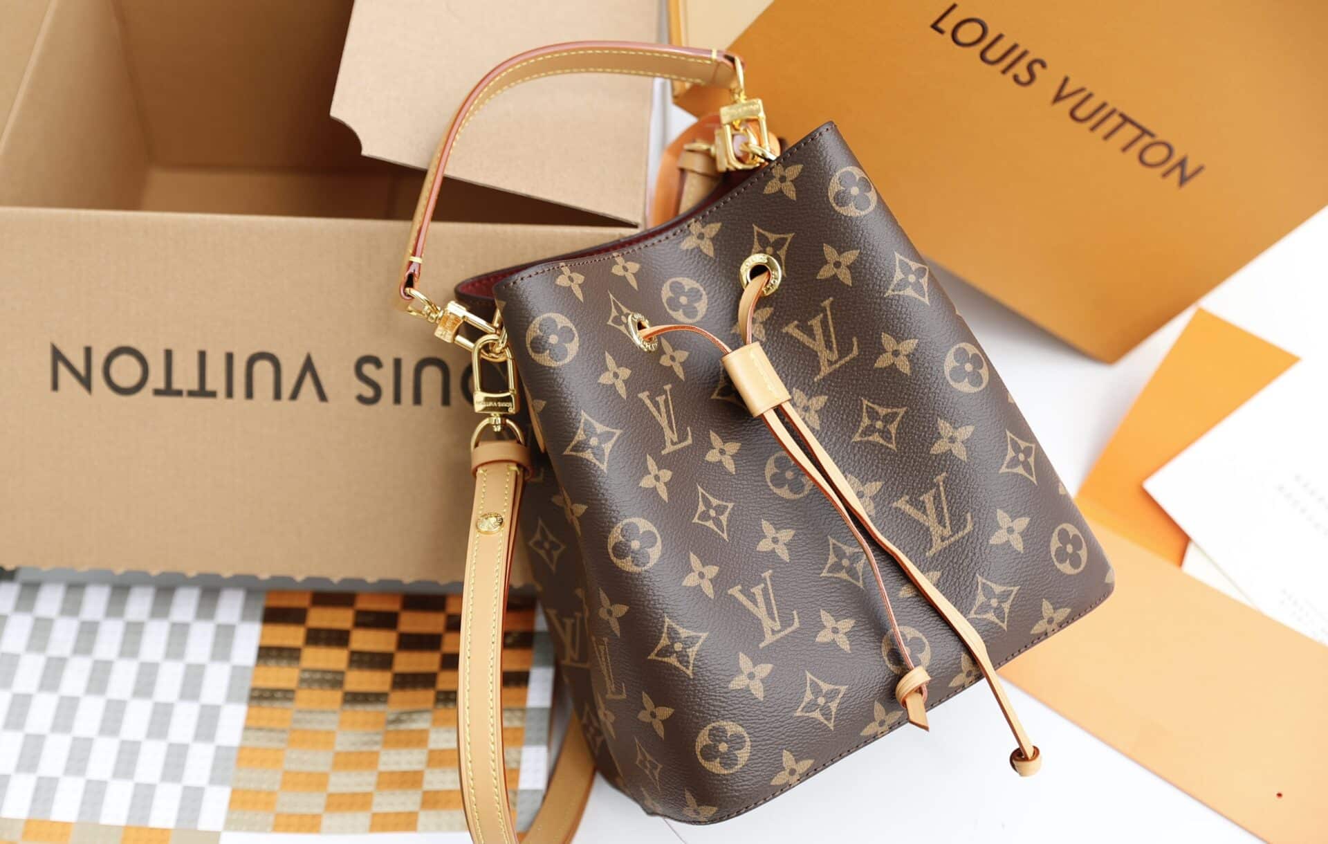 z4472918686381_587218641fa9c77430d349972e147907 TÚI LV LOUIS VUITTON NEONOE BB BUCKET BAG SUPER