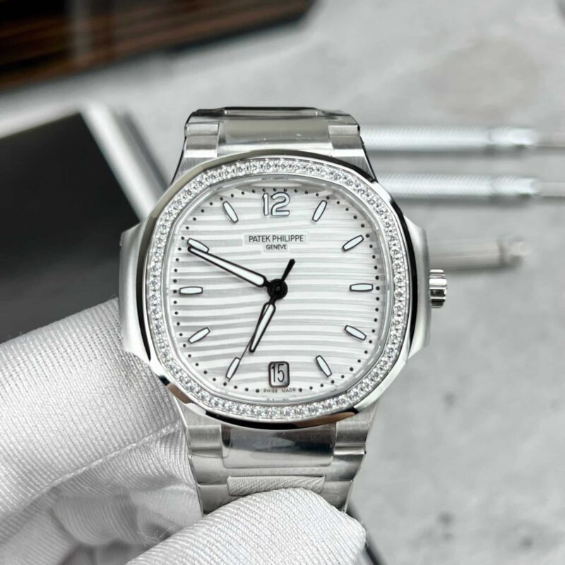 PATEK PHILIPPE NAUTILUS 7118/1200A-010 WHITE DIAL BEST REPLICA 35.2MM
