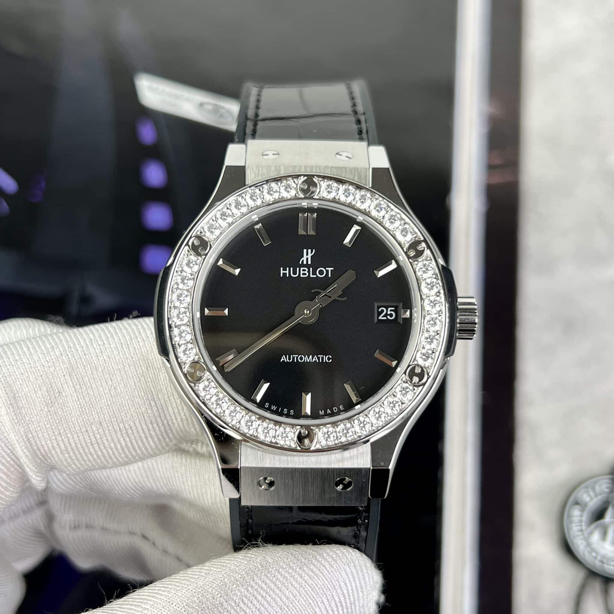 ĐỒNG HỒ HUBLOT CLASSIC FUSION MÀU ĐEN VIỀN MOISSANITE 38MM - 2