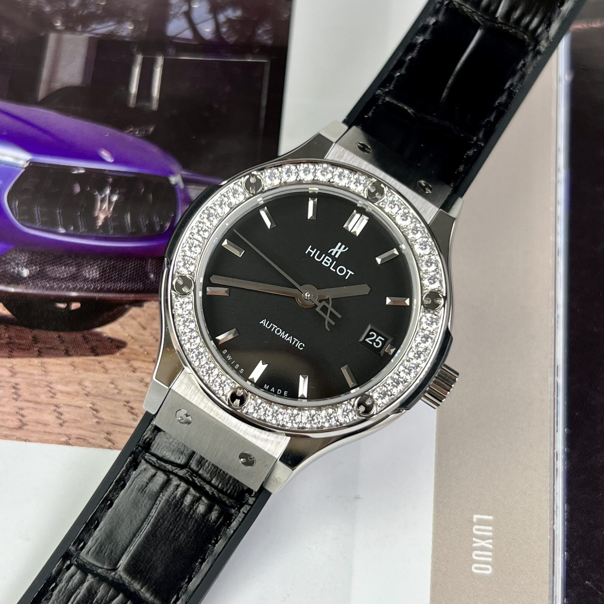 ĐỒNG HỒ HUBLOT CLASSIC FUSION MÀU ĐEN VIỀN MOISSANITE 38MM - 4